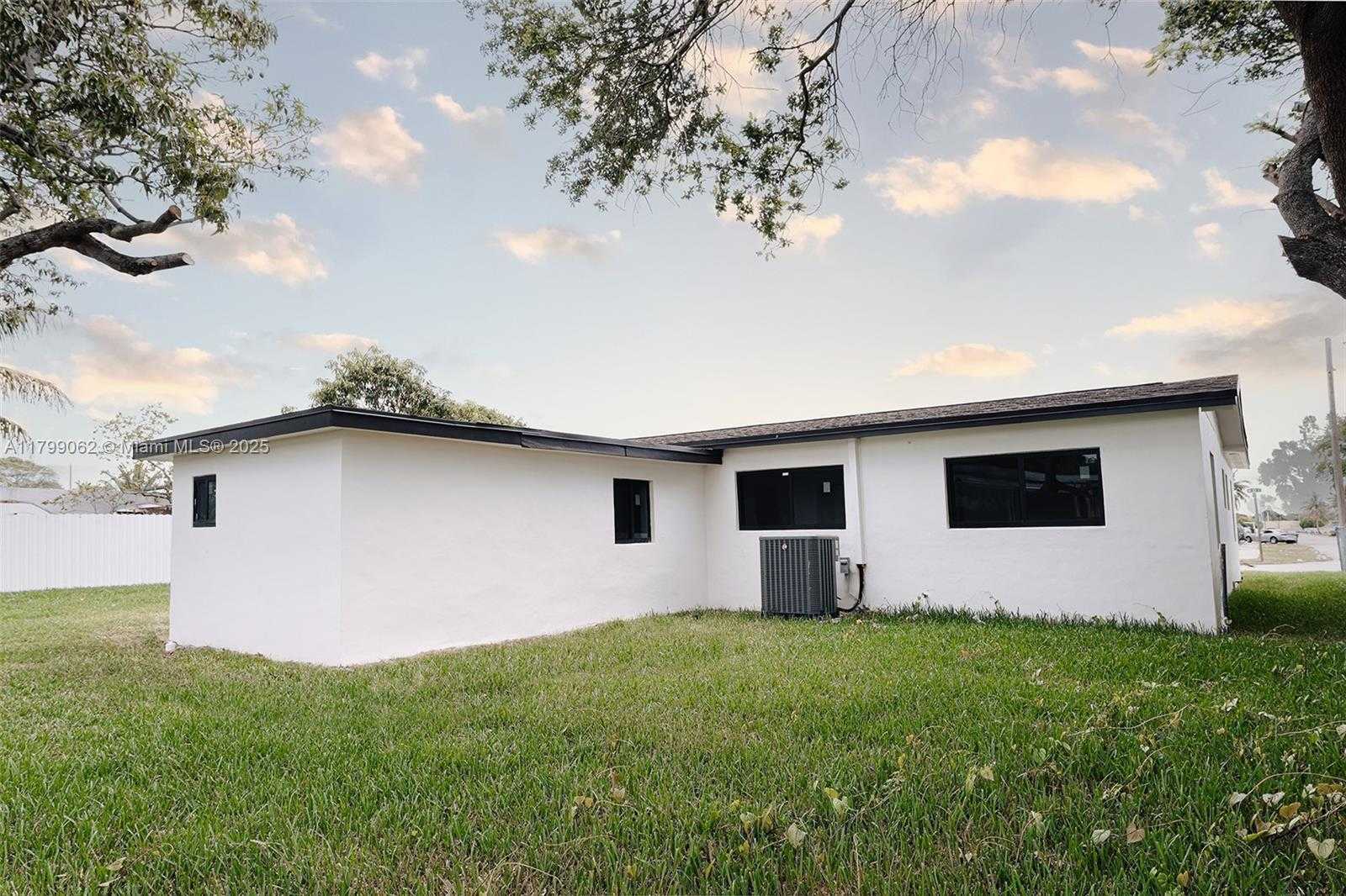 Small Image of 17940 NORTH WEST 13TH CT, Miami Gardens Number 38