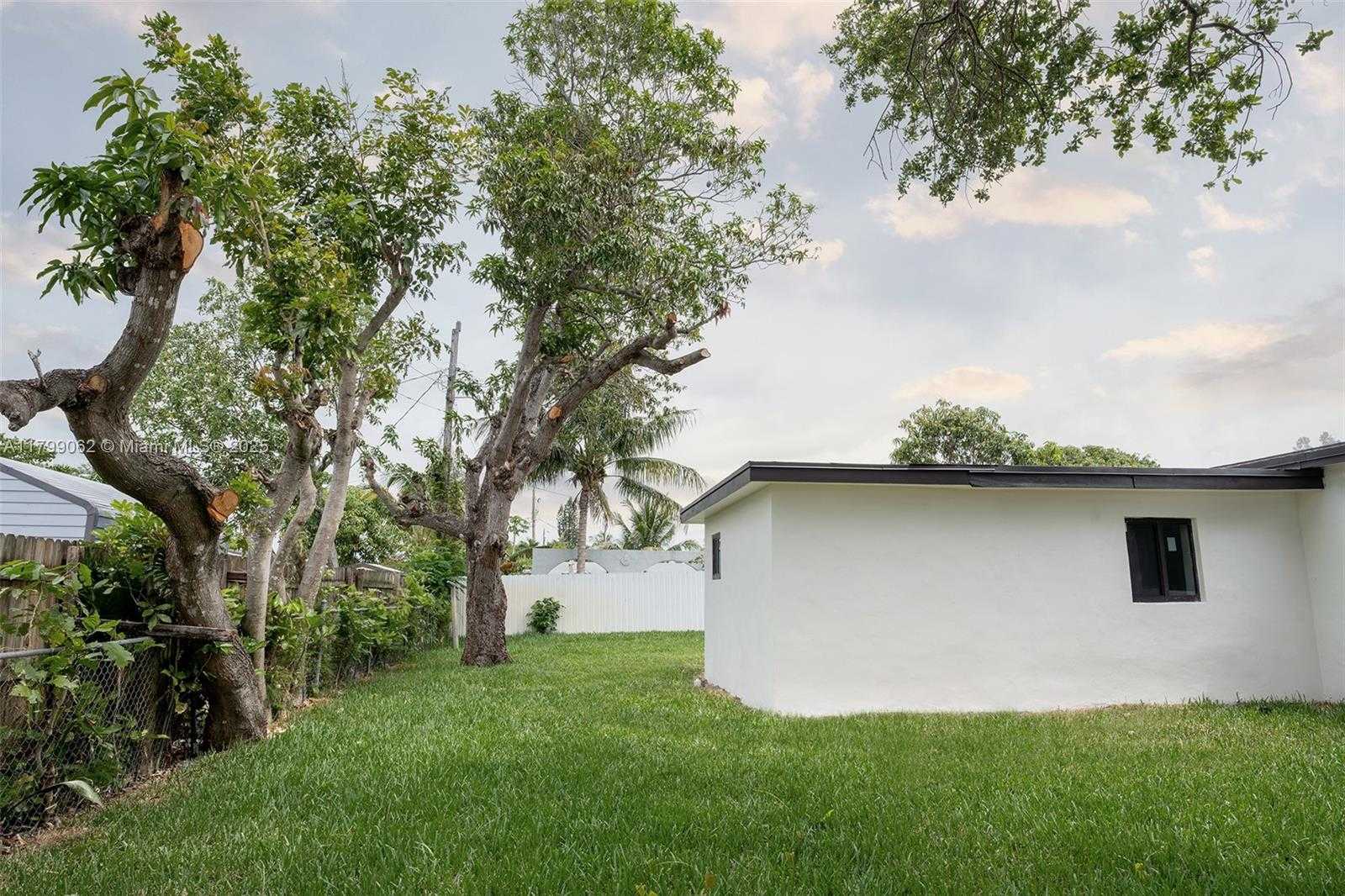 Small Image of 17940 NORTH WEST 13TH CT, Miami Gardens Number 39