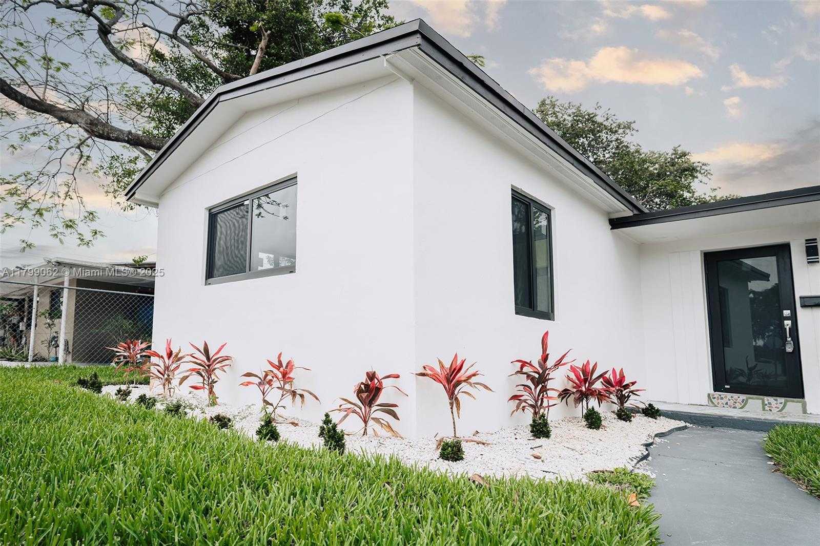 Small Image of 17940 NORTH WEST 13TH CT, Miami Gardens Number 5