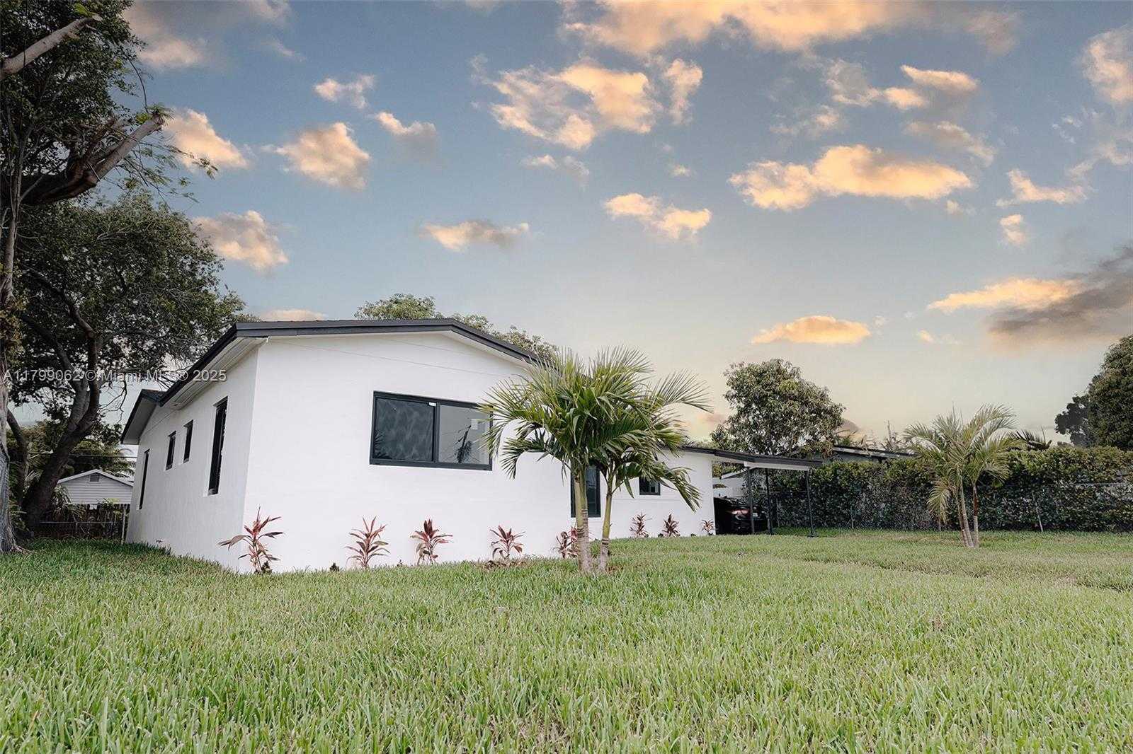 Small Image of 17940 NORTH WEST 13TH CT, Miami Gardens Number 6