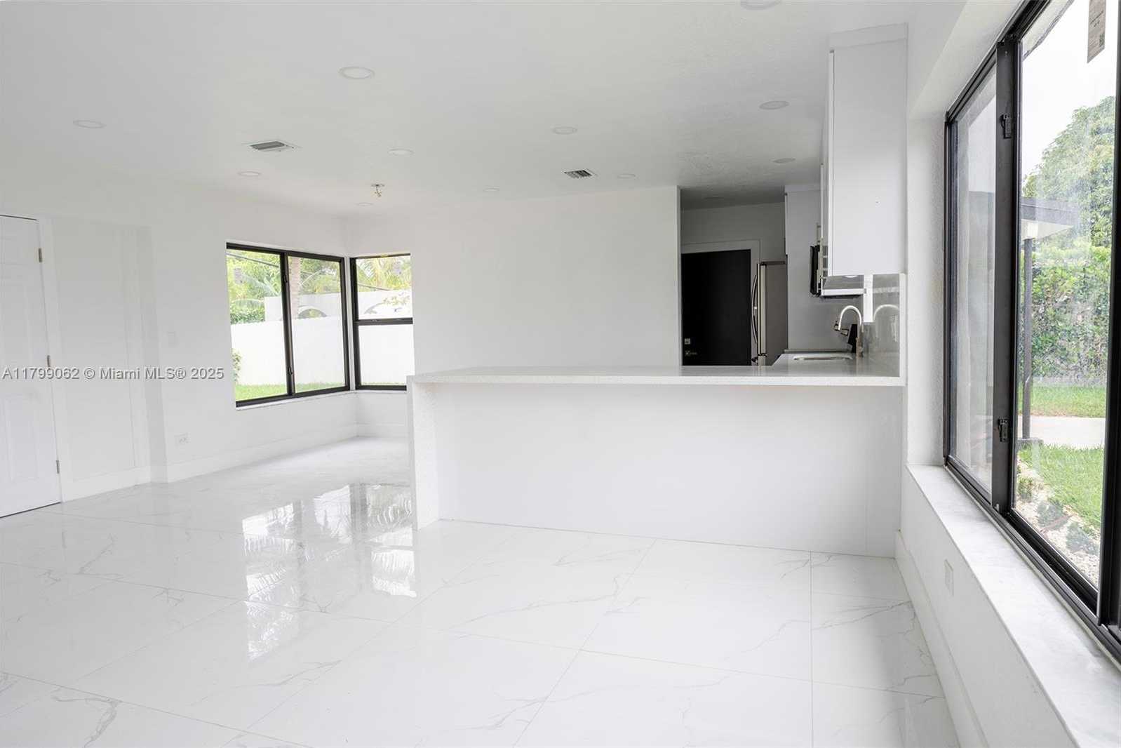 Small Image of 17940 NORTH WEST 13TH CT, Miami Gardens Number 7