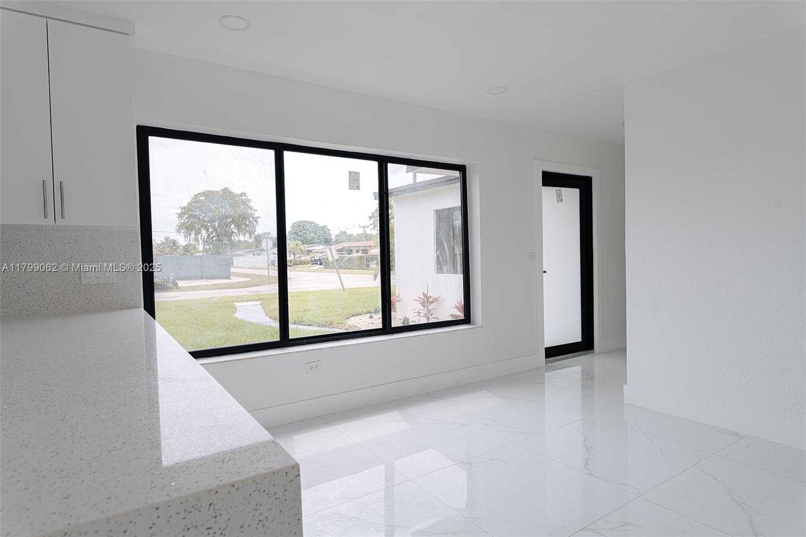 Small Image of 17940 NORTH WEST 13TH CT, Miami Gardens Number 9