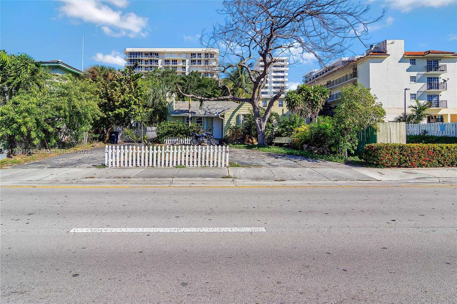 Small Image of 8919 HARDING AVE, Surfside Number 2