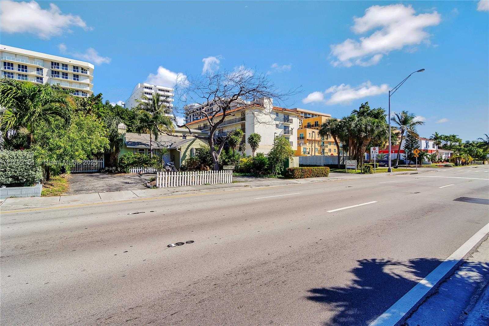 Small Image of 8919 HARDING AVE, Surfside Number 3