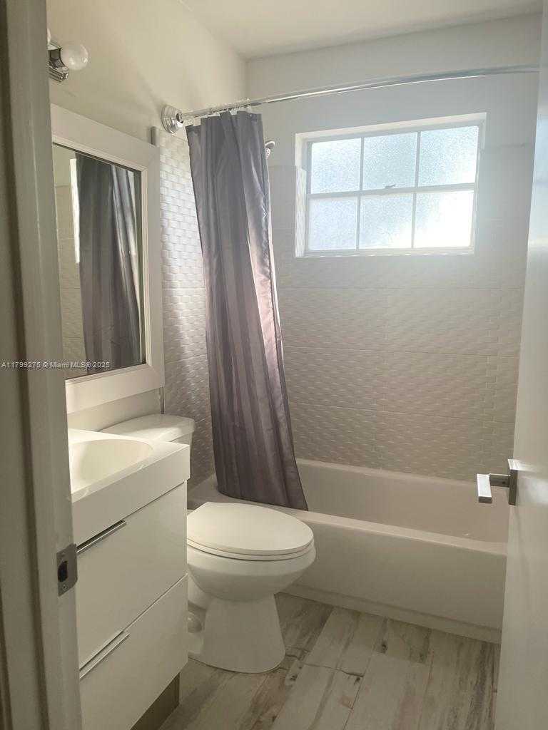 Small Image of 10121 NORTH WEST 51ST LN, Doral Number 12