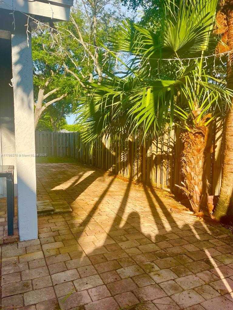 Small Image of 10121 NORTH WEST 51ST LN, Doral Number 16