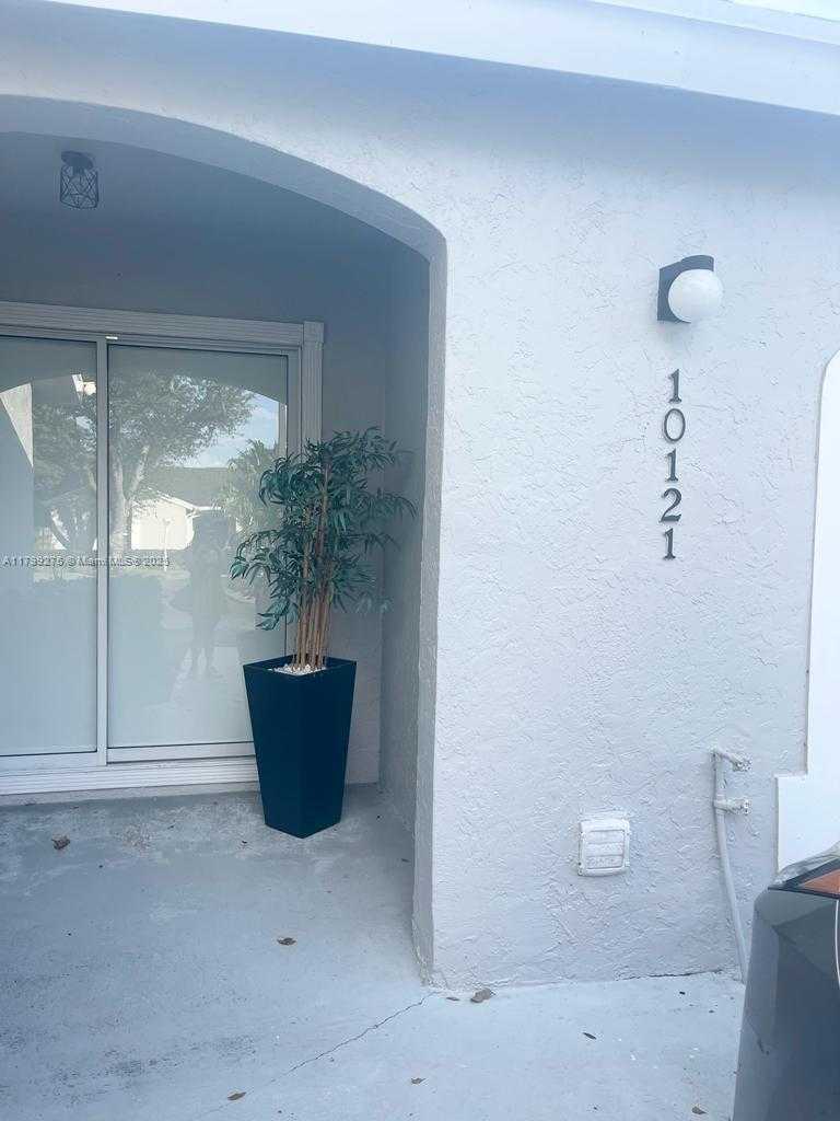 Small Image of 10121 NORTH WEST 51ST LN, Doral Number 3