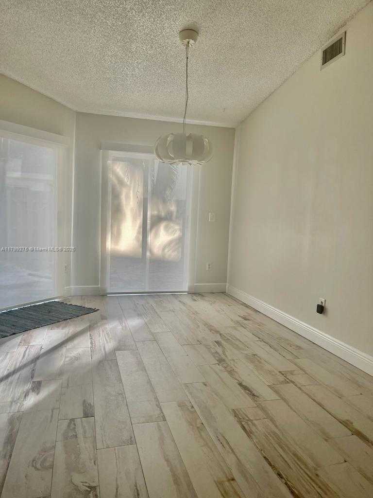 Small Image of 10121 NORTH WEST 51ST LN, Doral Number 4