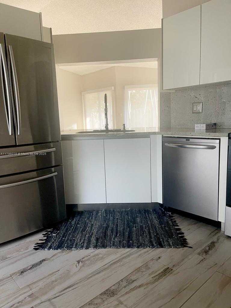 Small Image of 10121 NORTH WEST 51ST LN, Doral Number 5