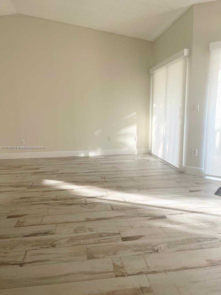 Small Image of 10121 NORTH WEST 51ST LN, Doral Number 6