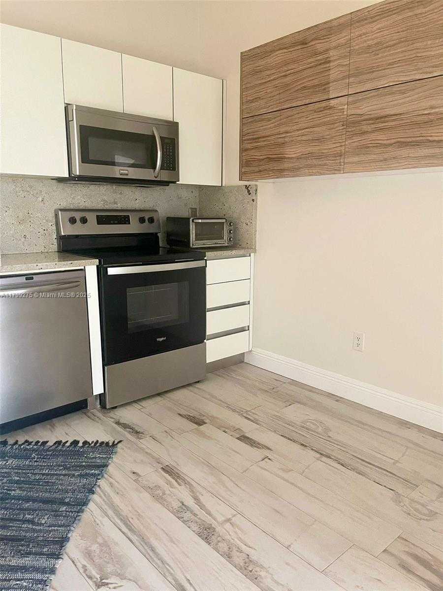Small Image of 10121 NORTH WEST 51ST LN, Doral Number 7