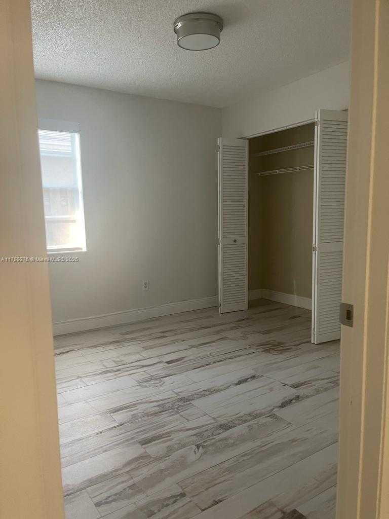 Small Image of 10121 NORTH WEST 51ST LN, Doral Number 9