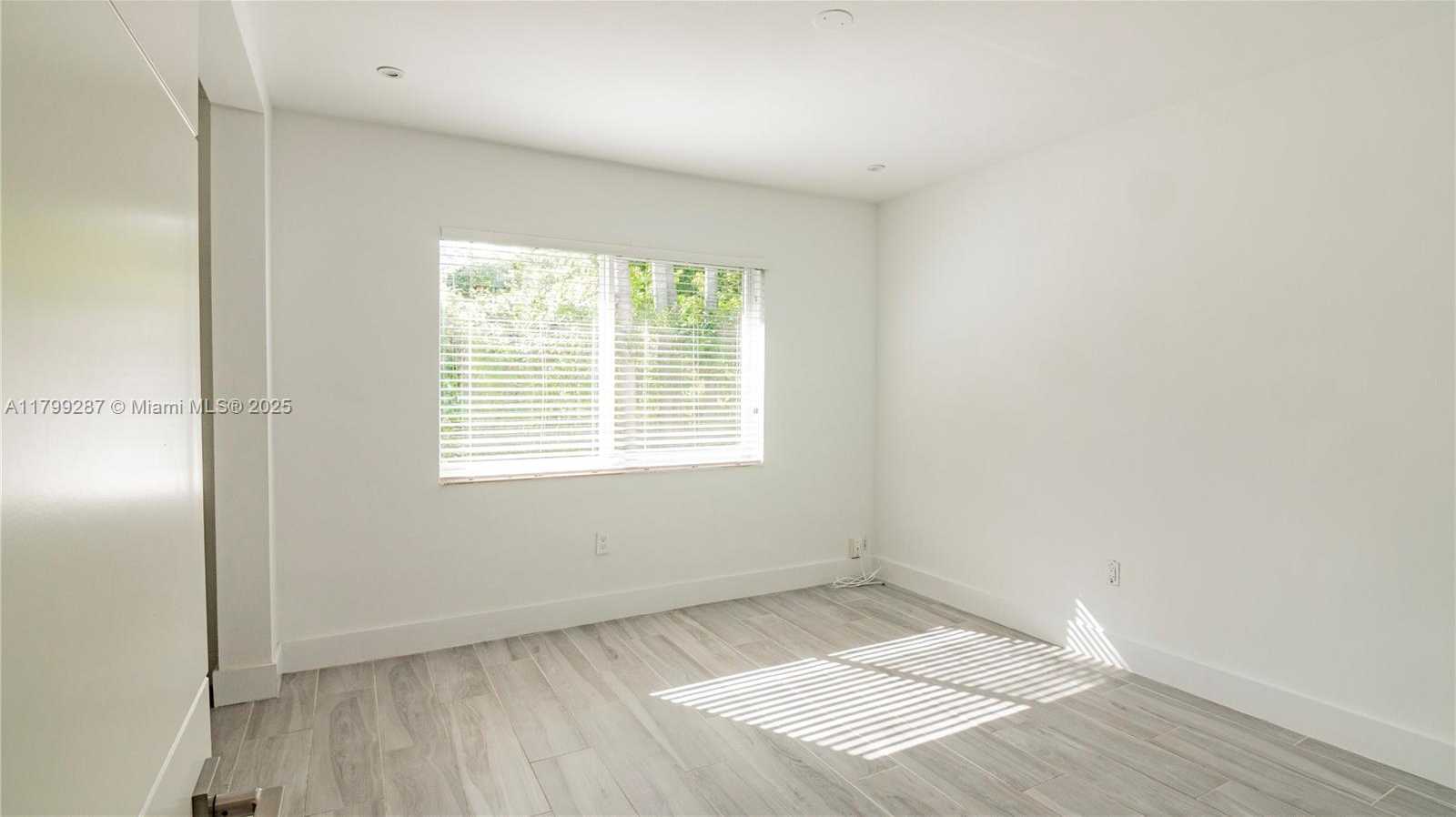 Small Image of 10 PROSPECT DR, Coral Gables Number 16