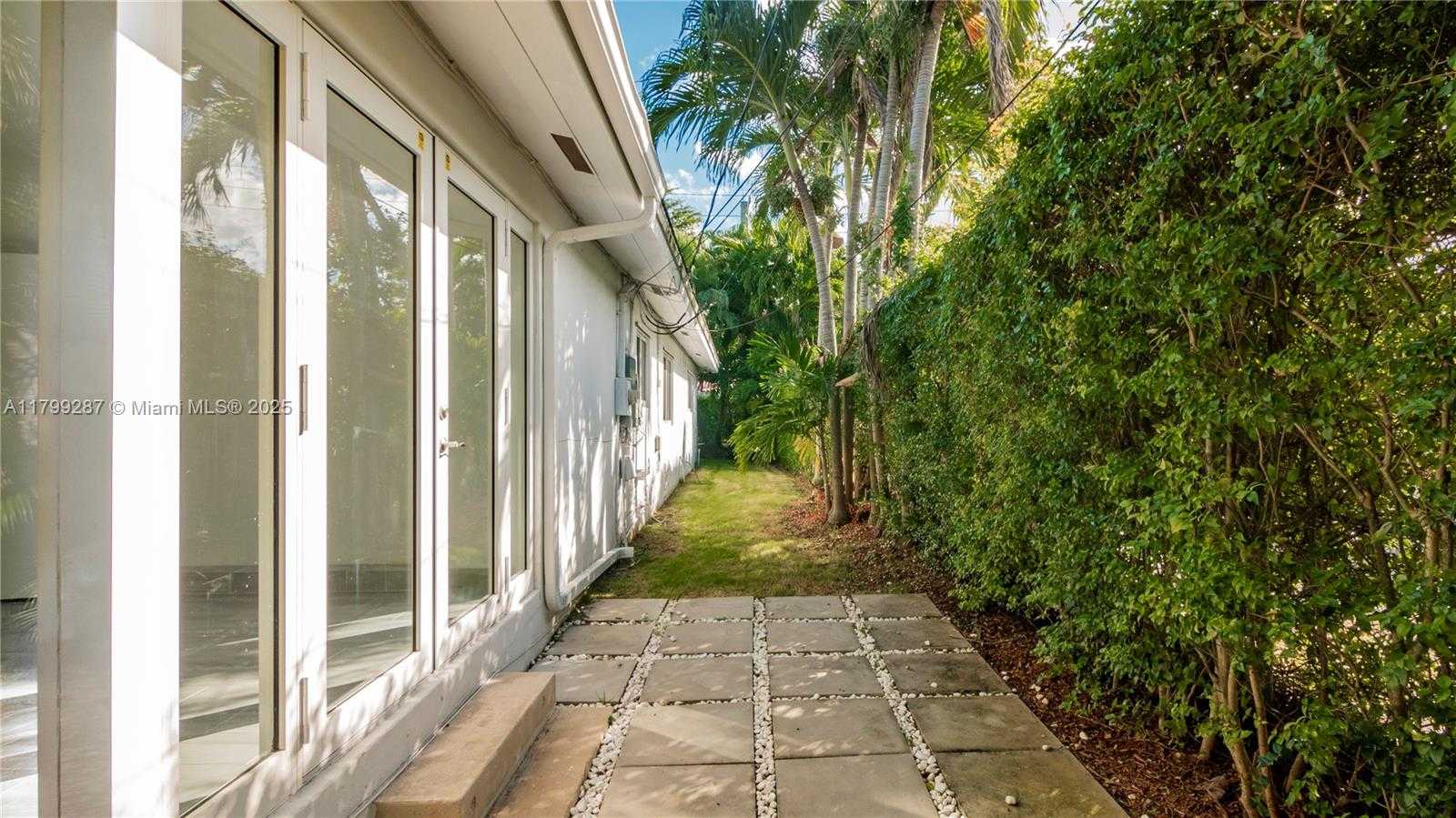 Small Image of 10 PROSPECT DR, Coral Gables Number 24