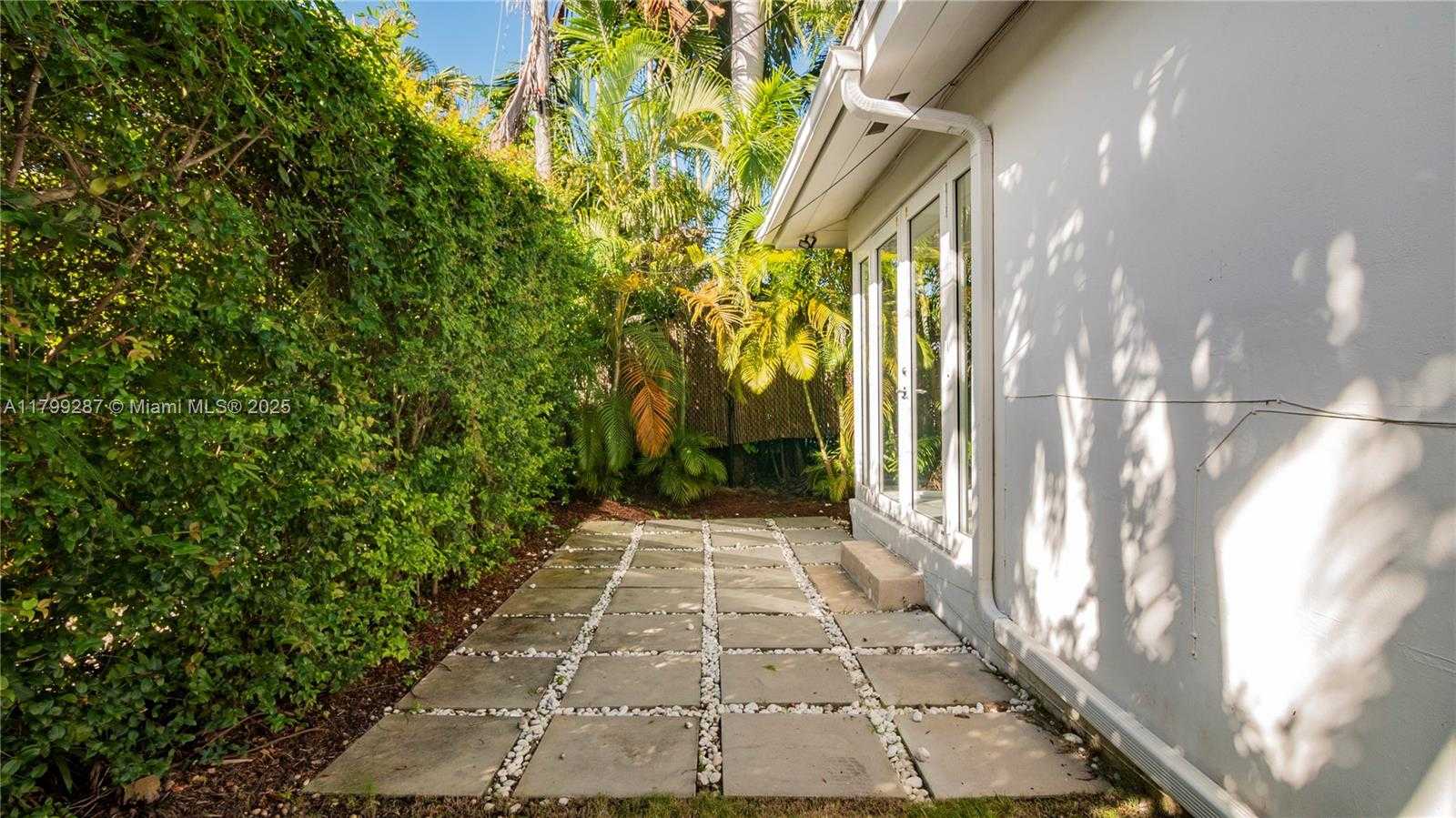 Small Image of 10 PROSPECT DR, Coral Gables Number 25