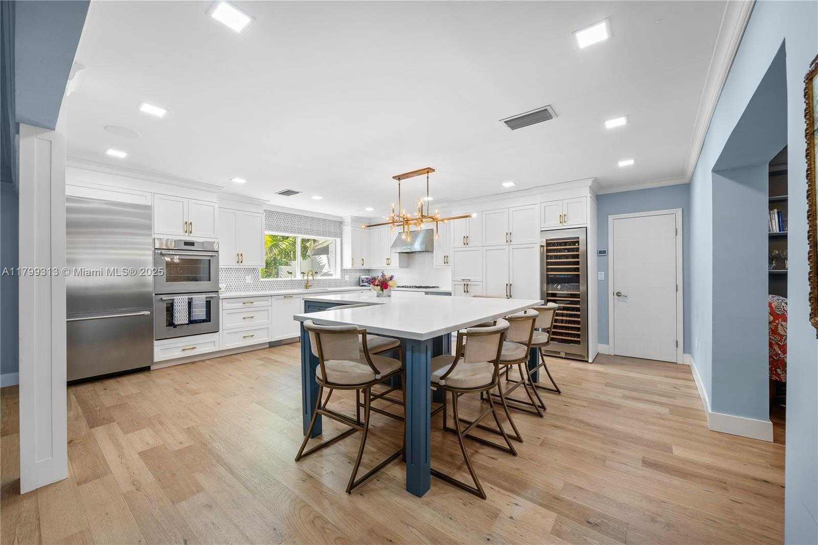 Small Image of 725 VILABELLA AVE, Coral Gables Number 10