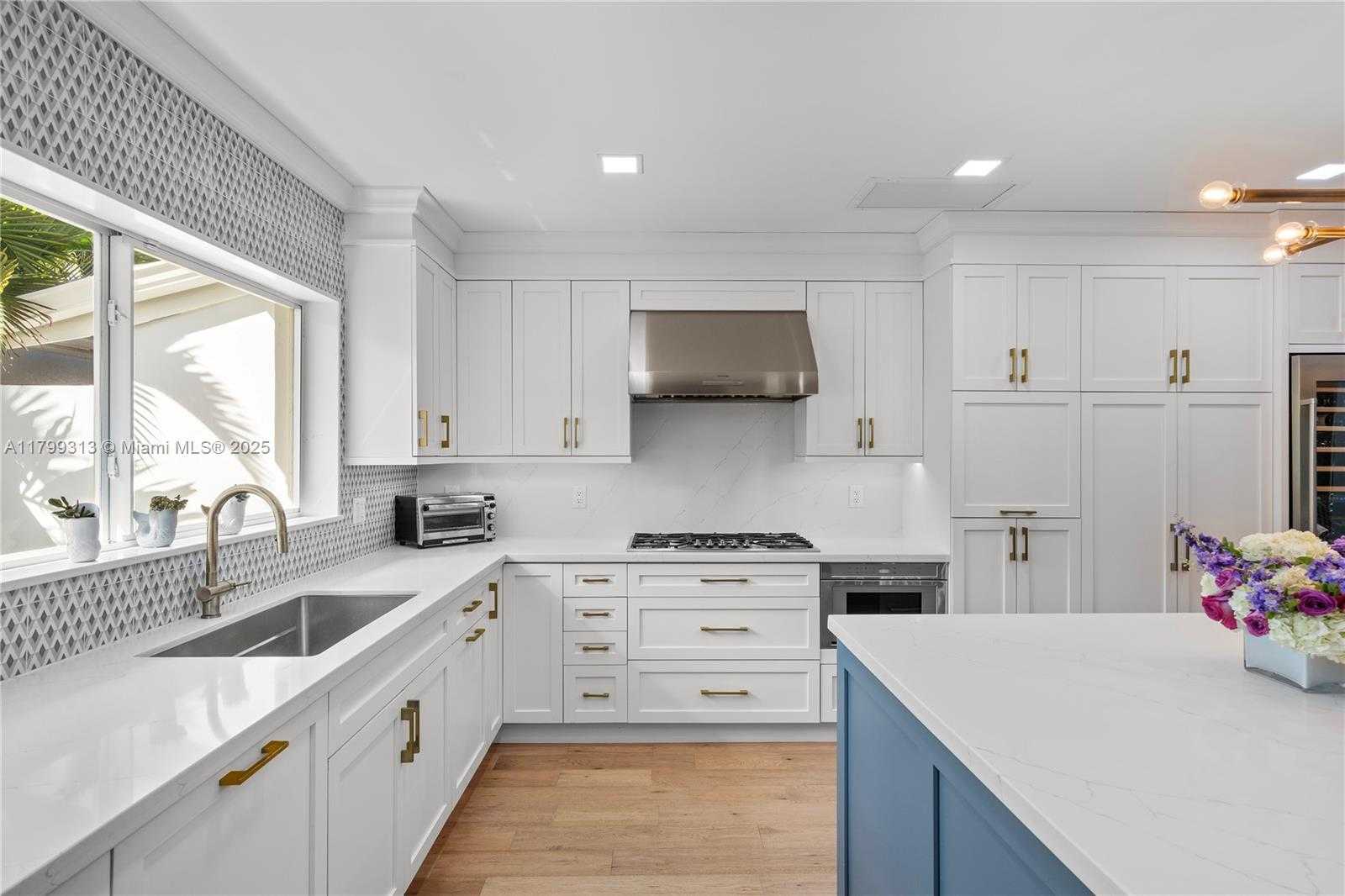 Small Image of 725 VILABELLA AVE, Coral Gables Number 14