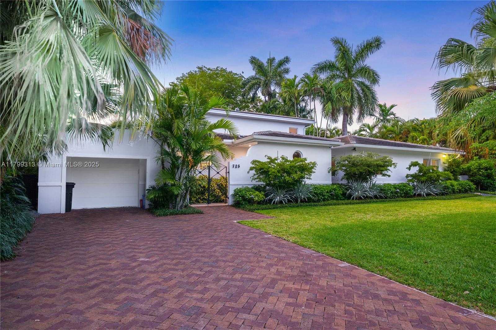 Small Image of 725 VILABELLA AVE, Coral Gables Number 2