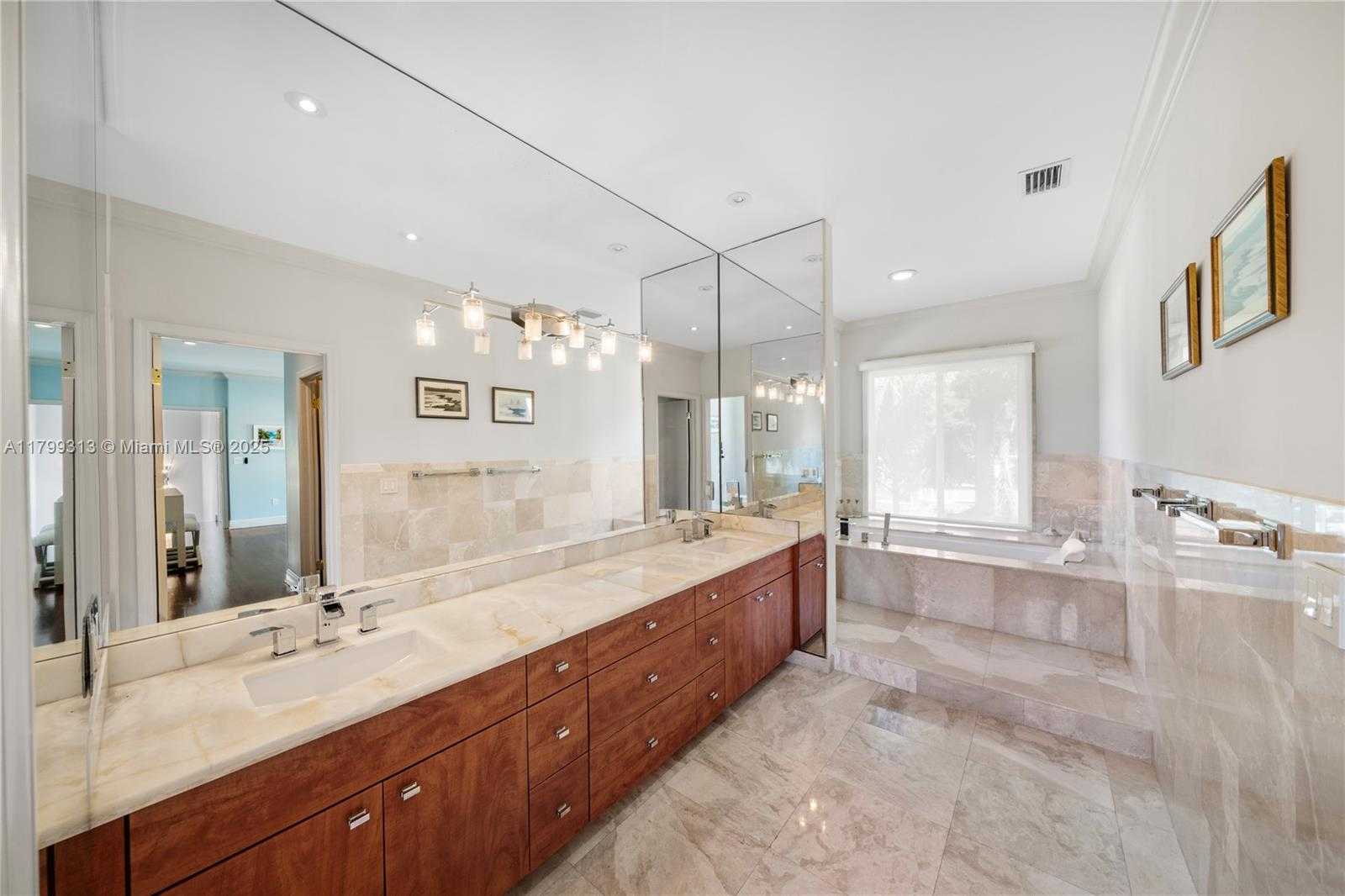 Small Image of 725 VILABELLA AVE, Coral Gables Number 25