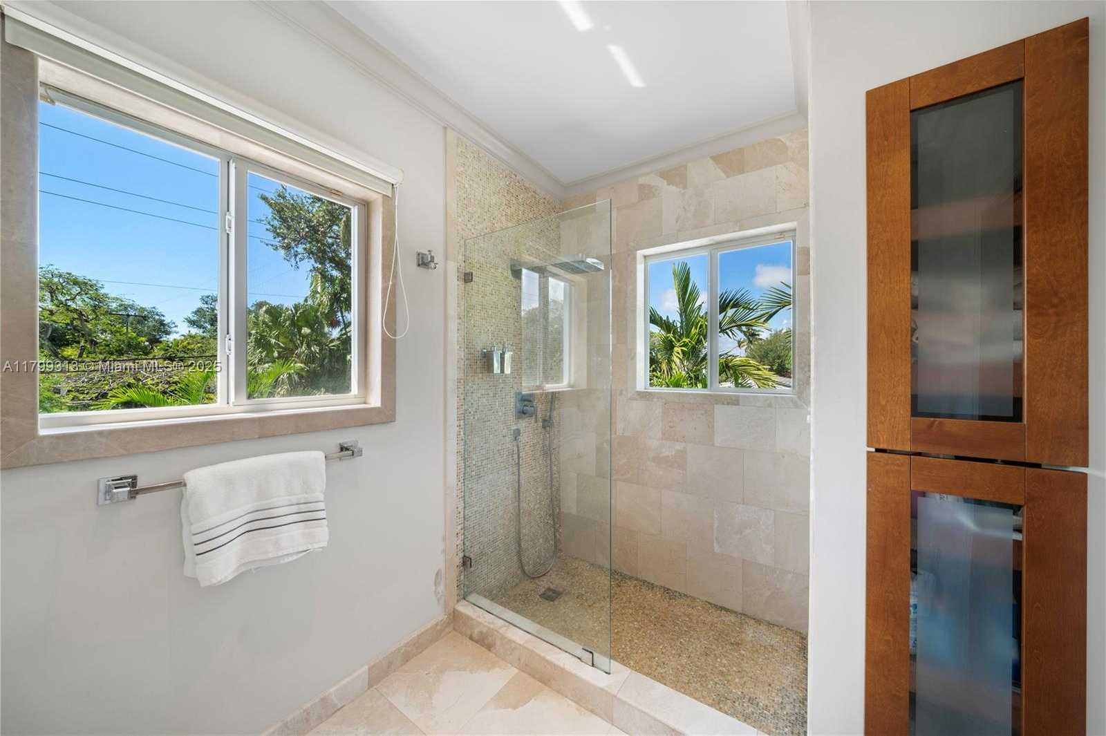 Small Image of 725 VILABELLA AVE, Coral Gables Number 26