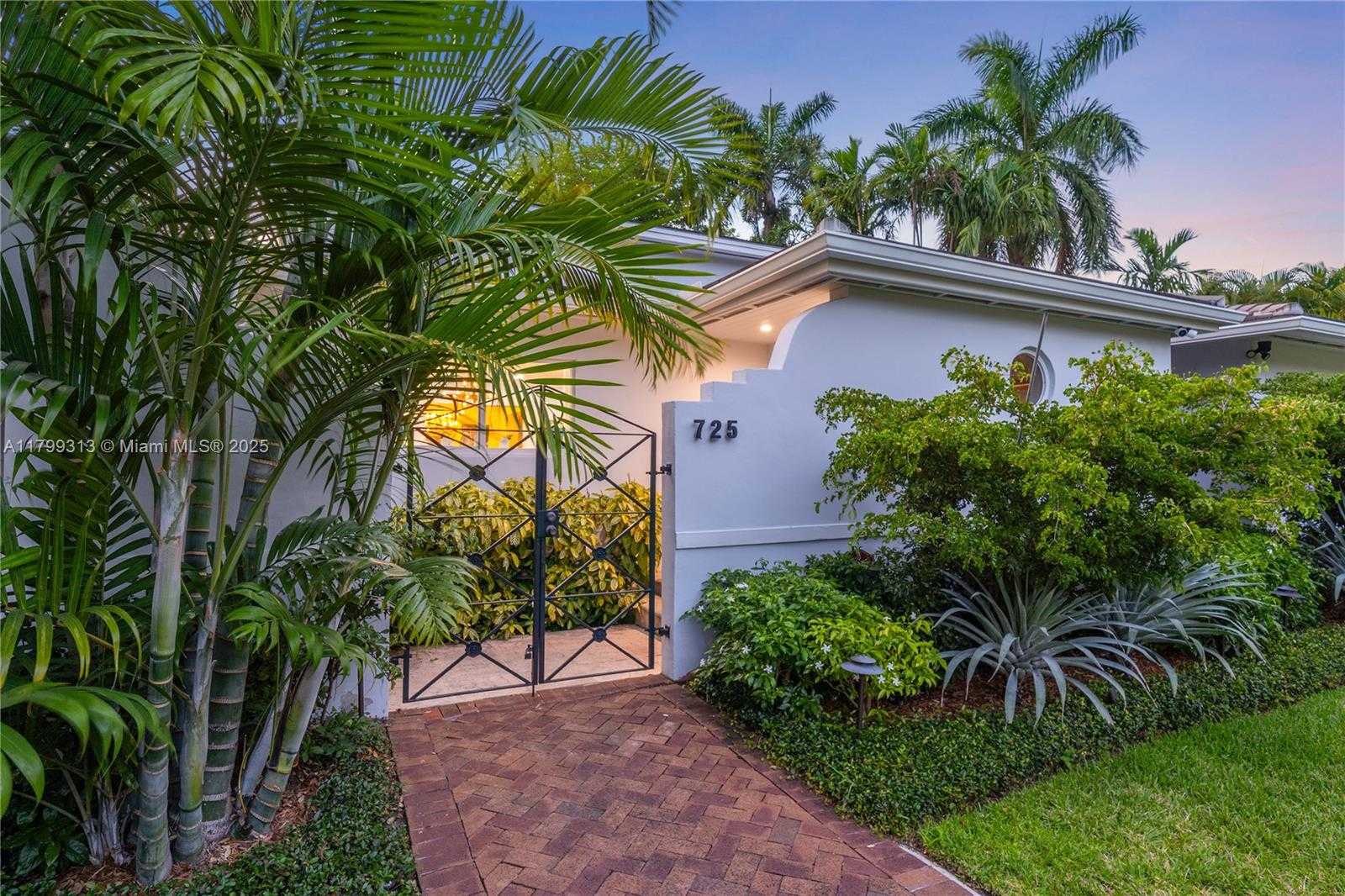 Small Image of 725 VILABELLA AVE, Coral Gables Number 3