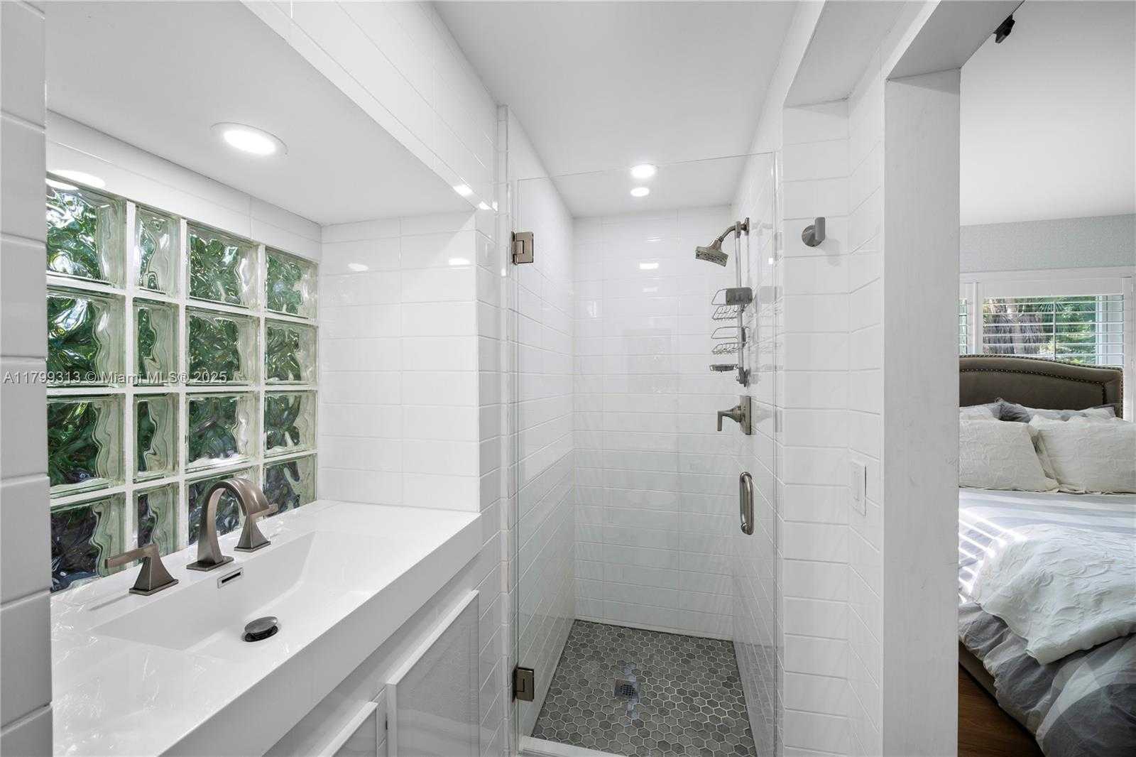 Small Image of 725 VILABELLA AVE, Coral Gables Number 31