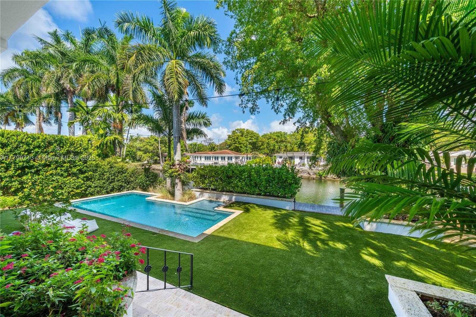 Small Image of 725 VILABELLA AVE, Coral Gables Number 37