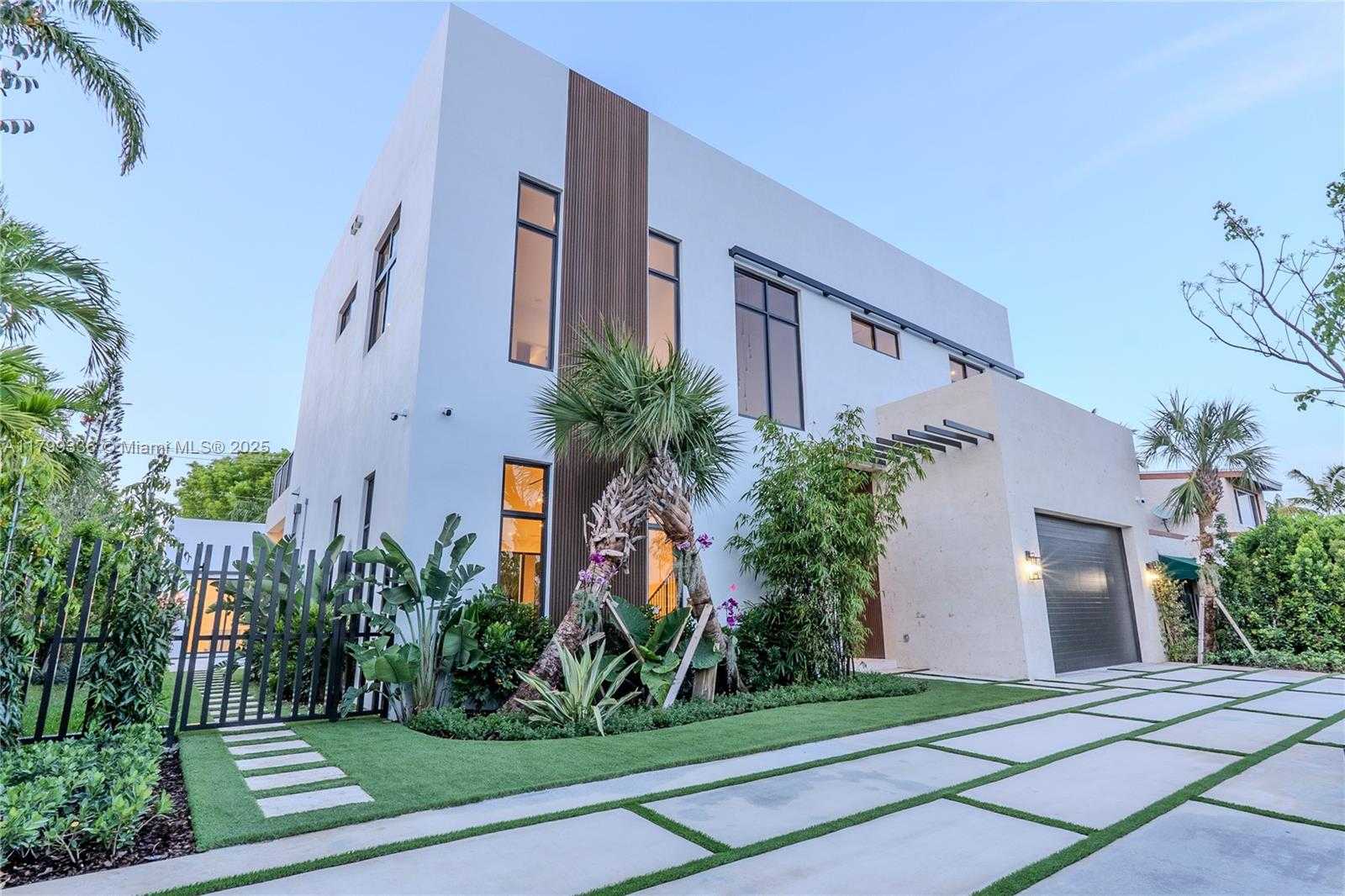 Small Image of 4231 SOUTH WEST 10TH ST, Miami Number 2