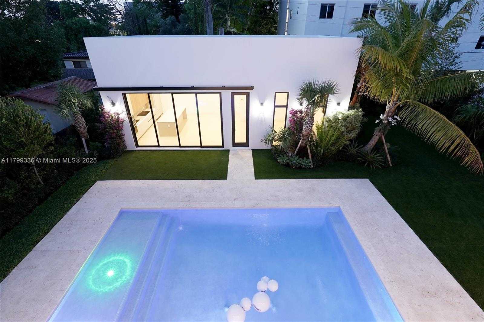 Small Image of 4231 SOUTH WEST 10TH ST, Miami Number 21