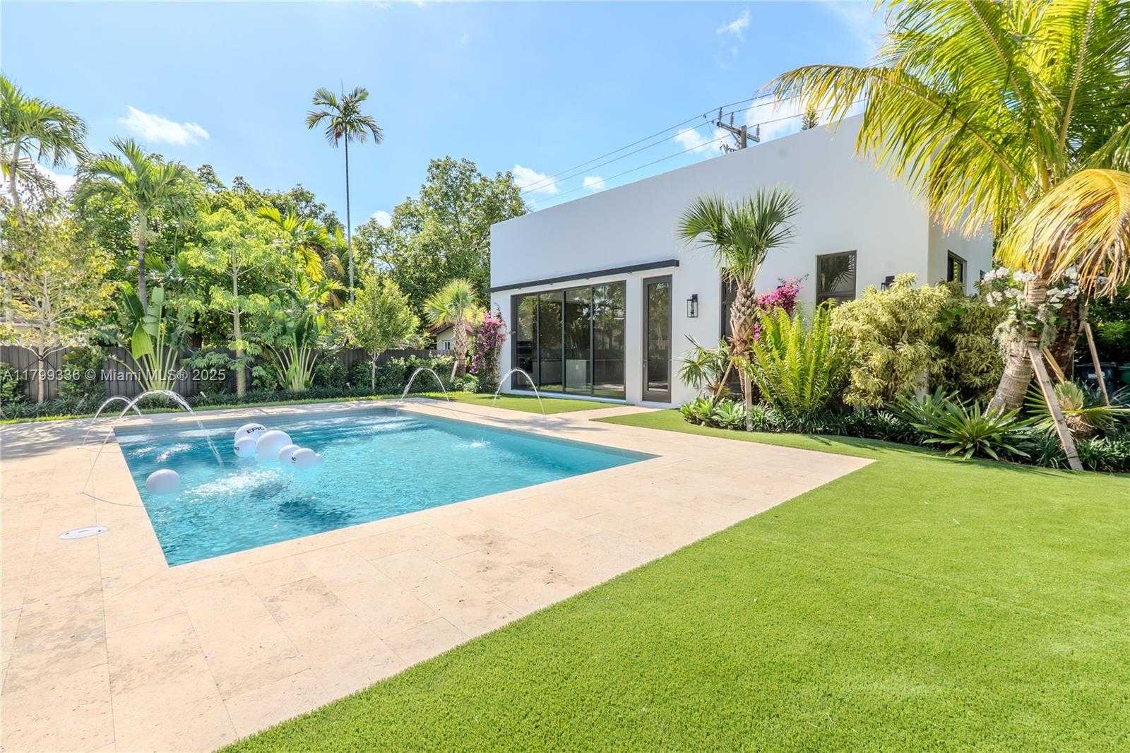 Small Image of 4231 SOUTH WEST 10TH ST, Miami Number 27