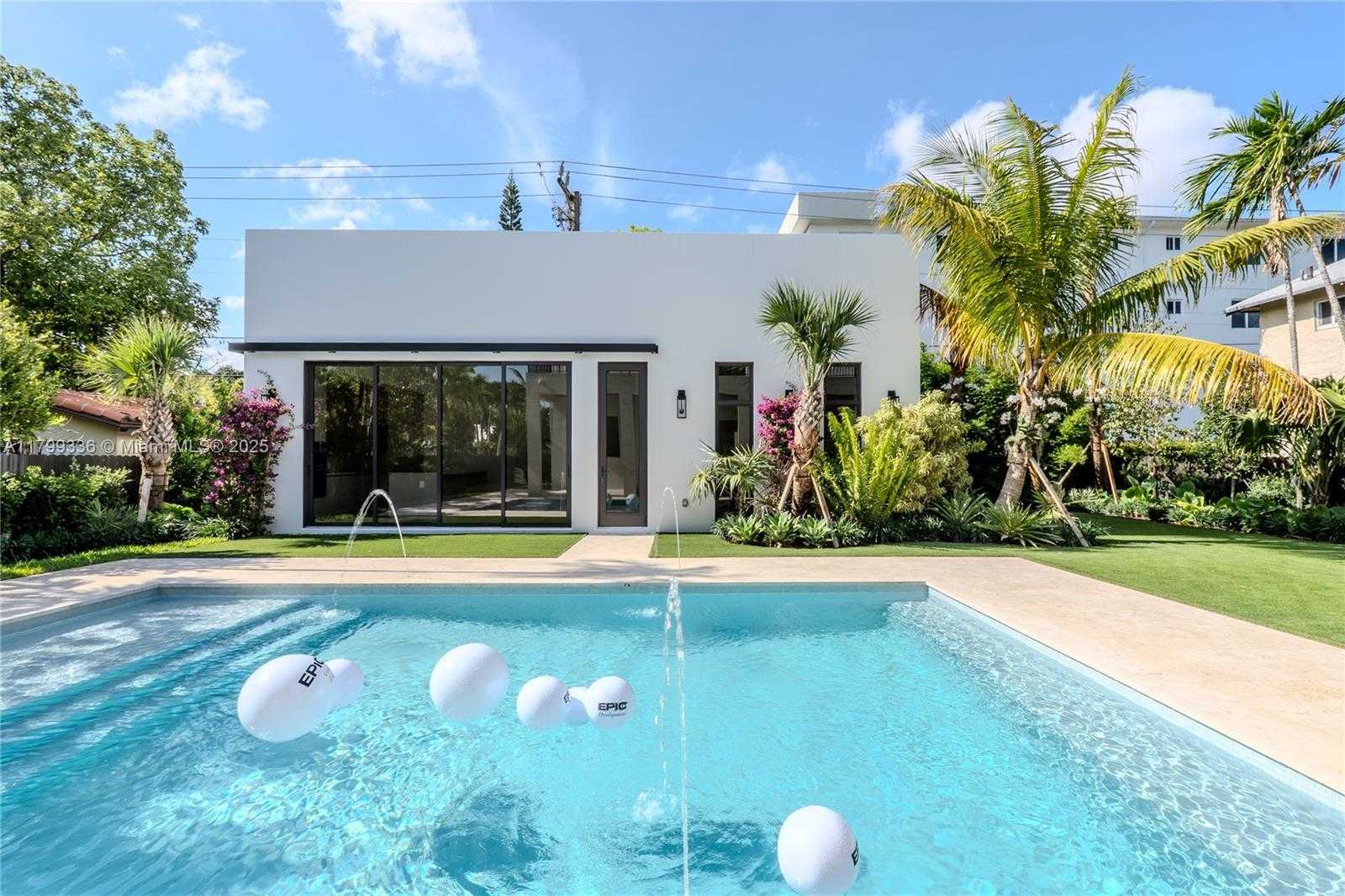Small Image of 4231 SOUTH WEST 10TH ST, Miami Number 28