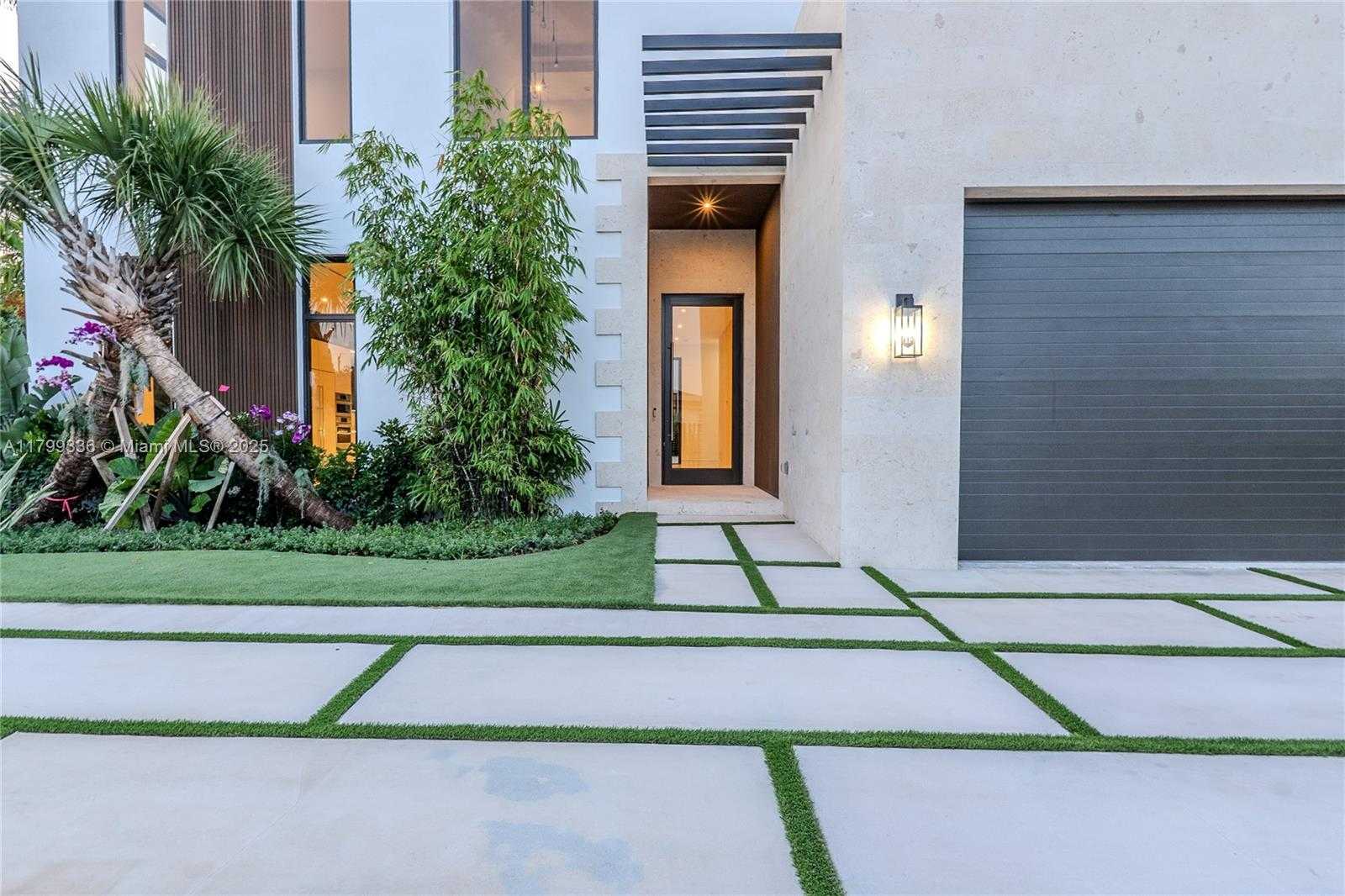 Small Image of 4231 SOUTH WEST 10TH ST, Miami Number 3