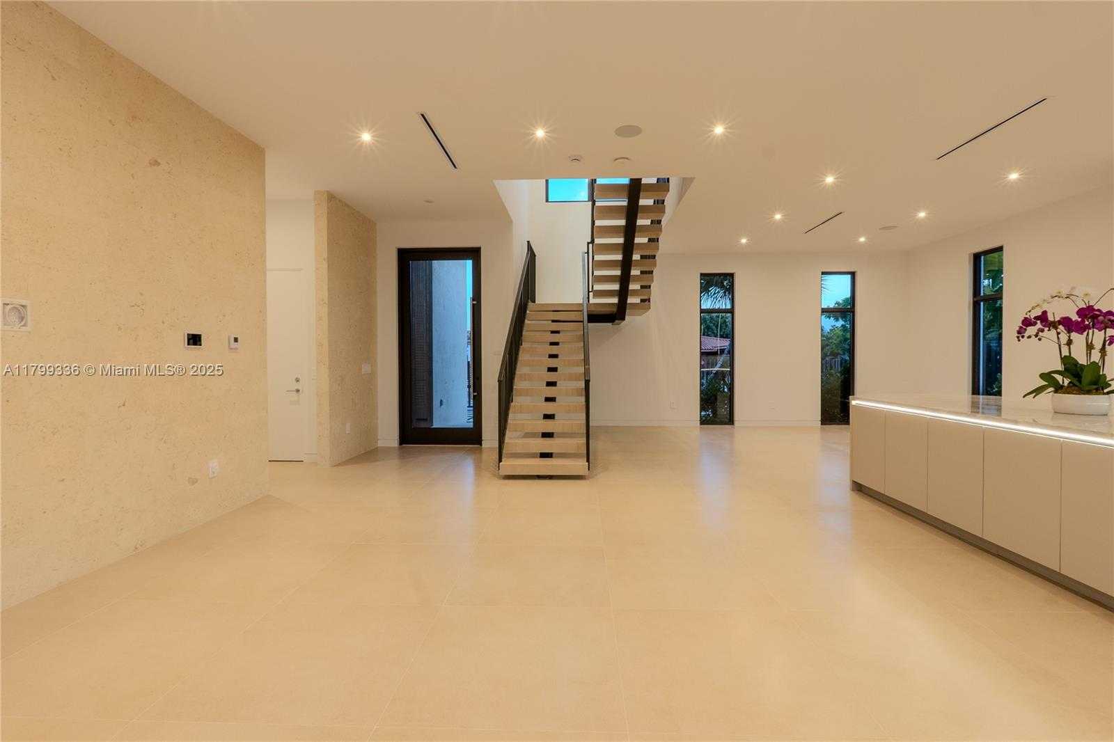 Small Image of 4231 SOUTH WEST 10TH ST, Miami Number 6