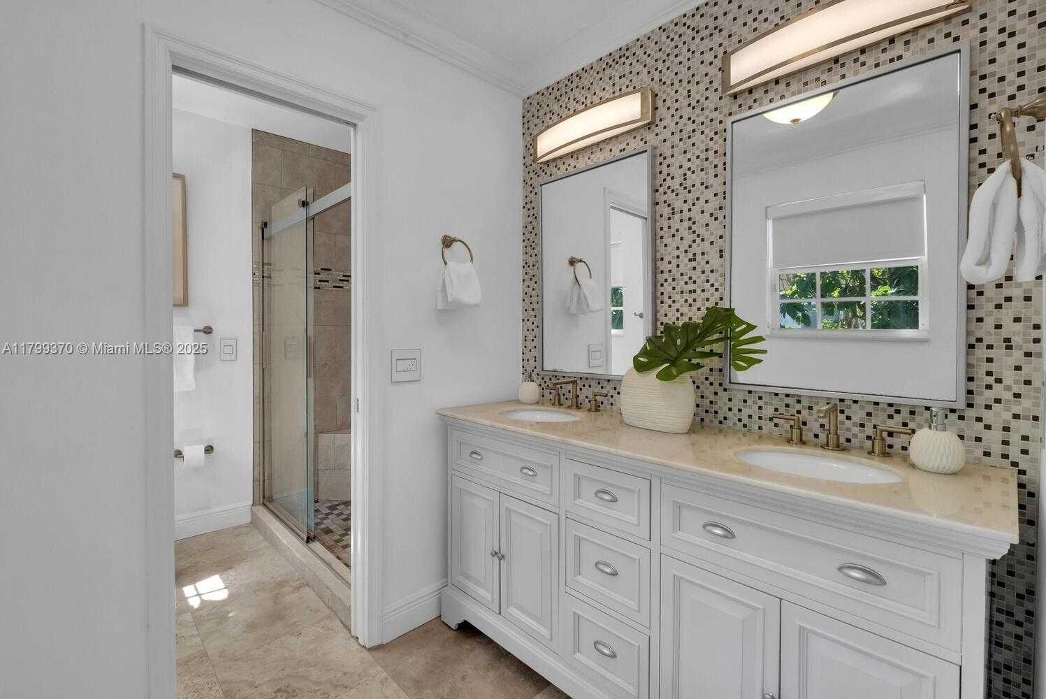 Small Image of 743 SANTANDER AVE, Coral Gables Number 12