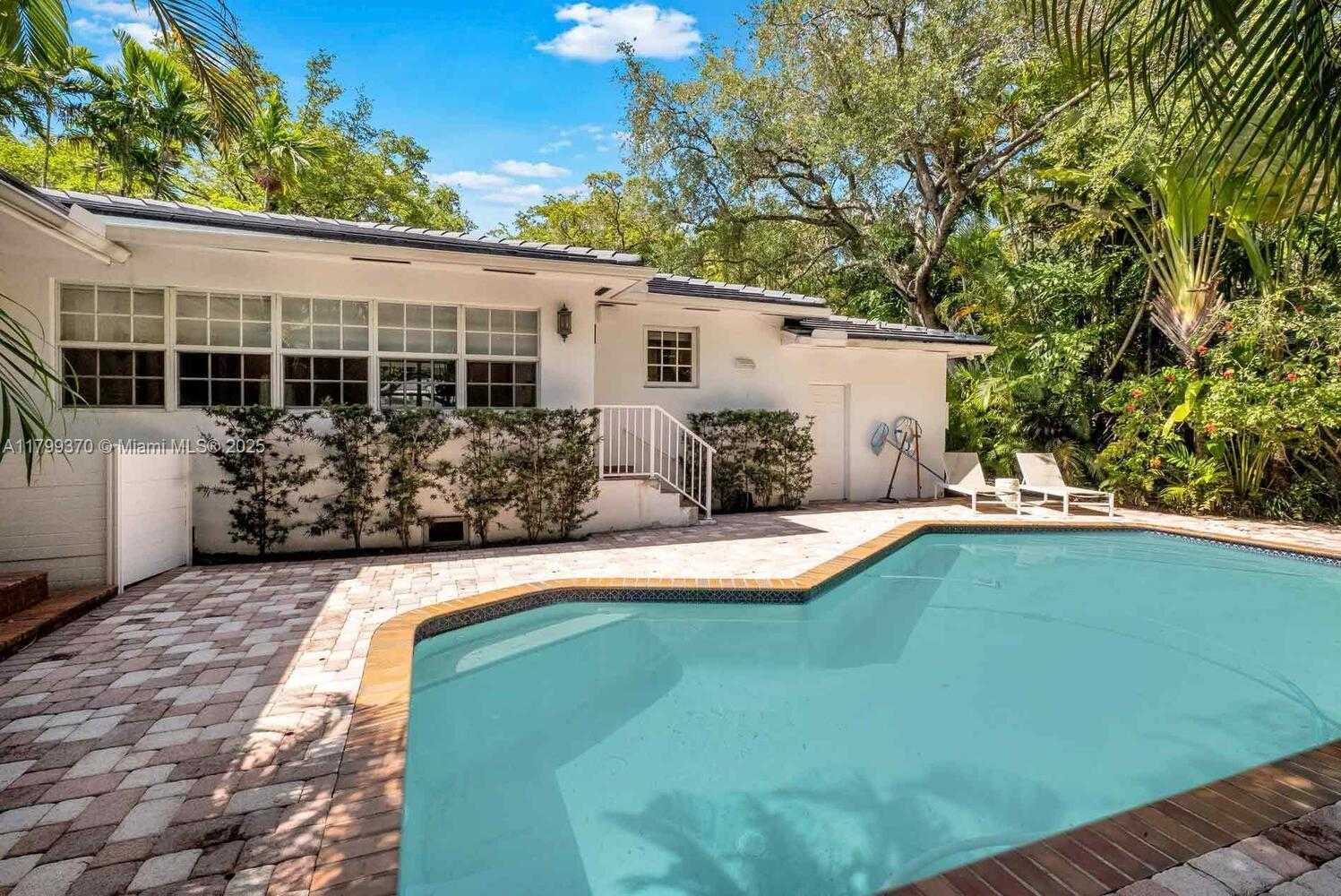 Small Image of 743 SANTANDER AVE, Coral Gables Number 2