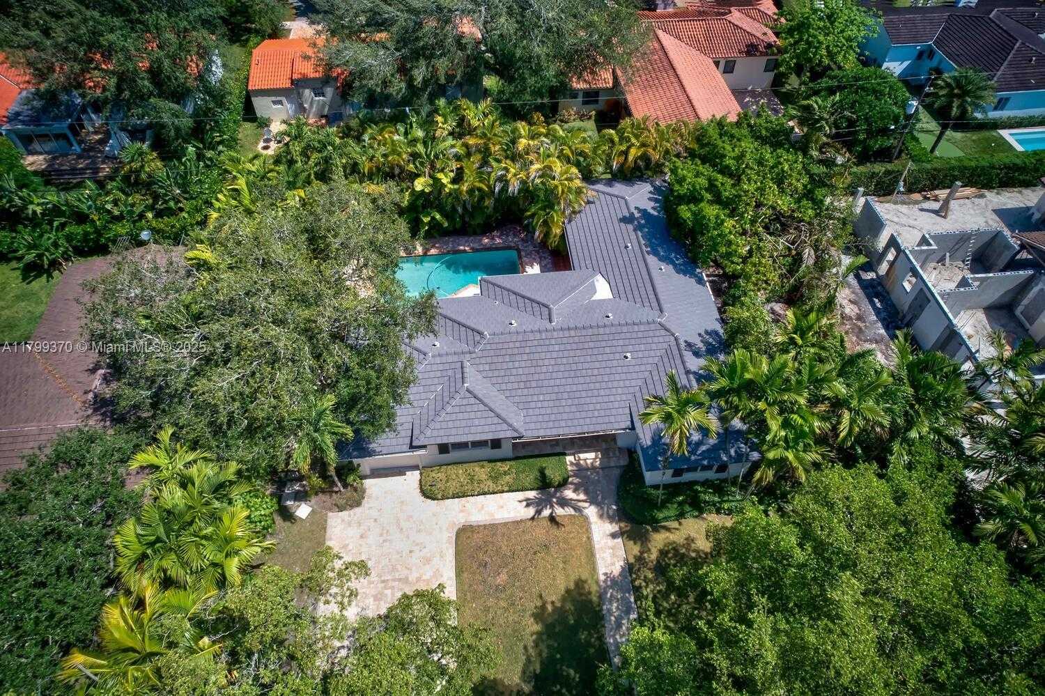 Small Image of 743 SANTANDER AVE, Coral Gables Number 24