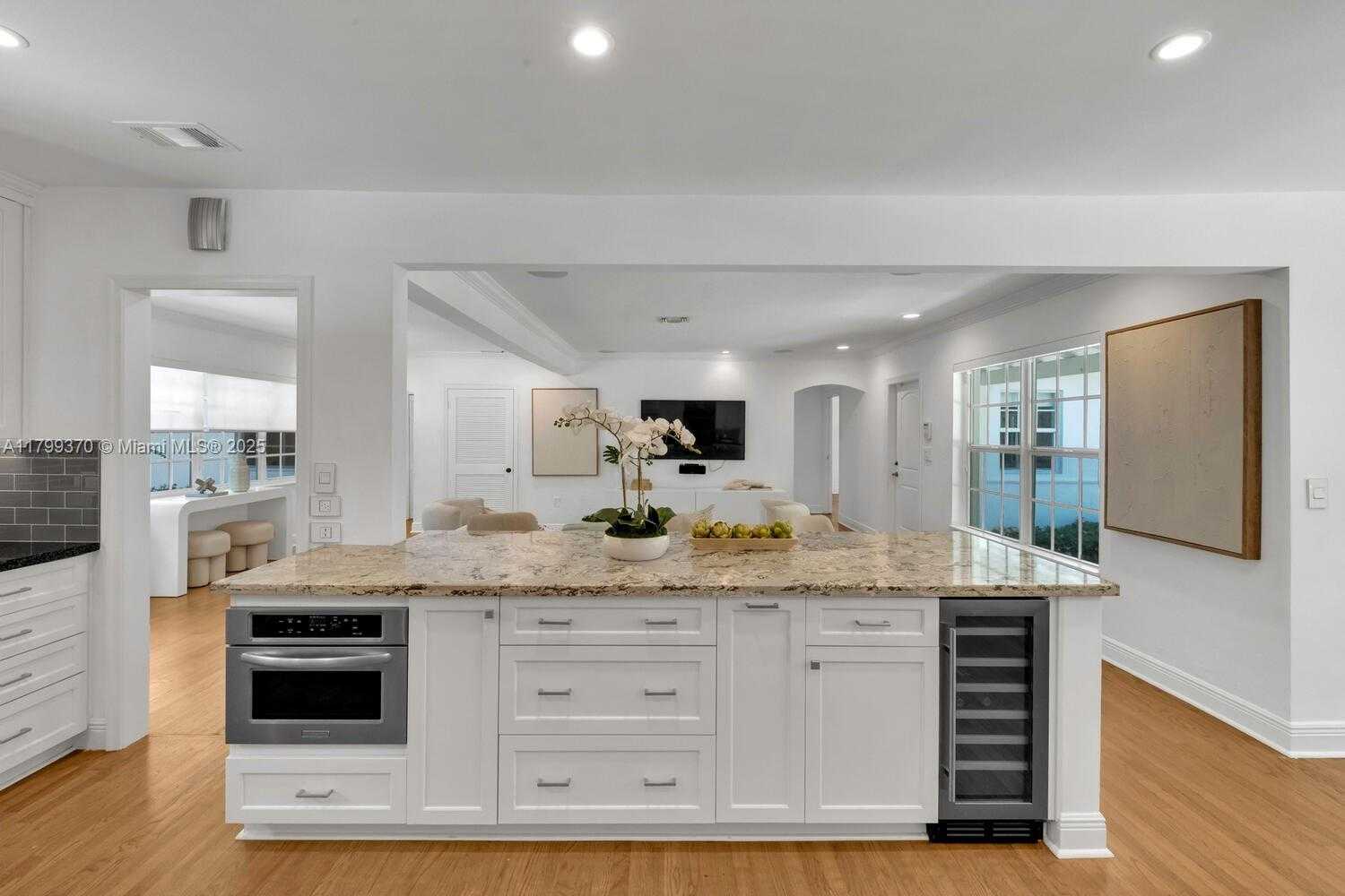 Small Image of 743 SANTANDER AVE, Coral Gables Number 4