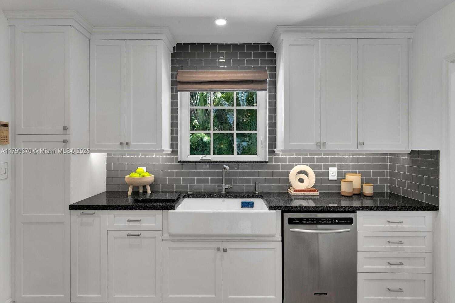 Small Image of 743 SANTANDER AVE, Coral Gables Number 5