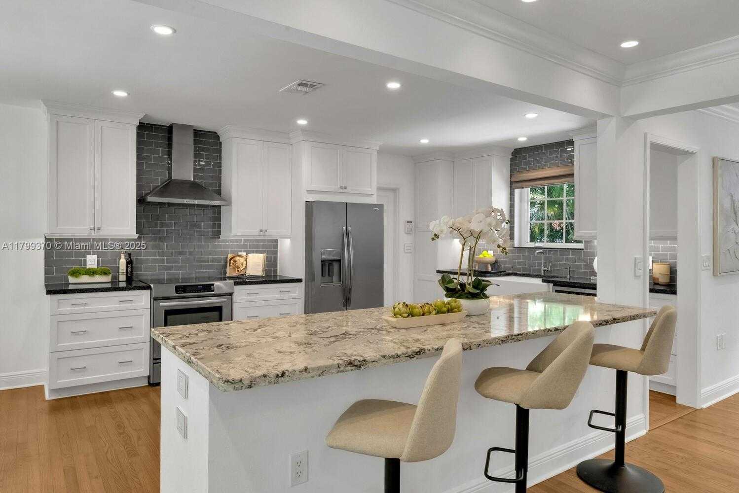 Small Image of 743 SANTANDER AVE, Coral Gables Number 6