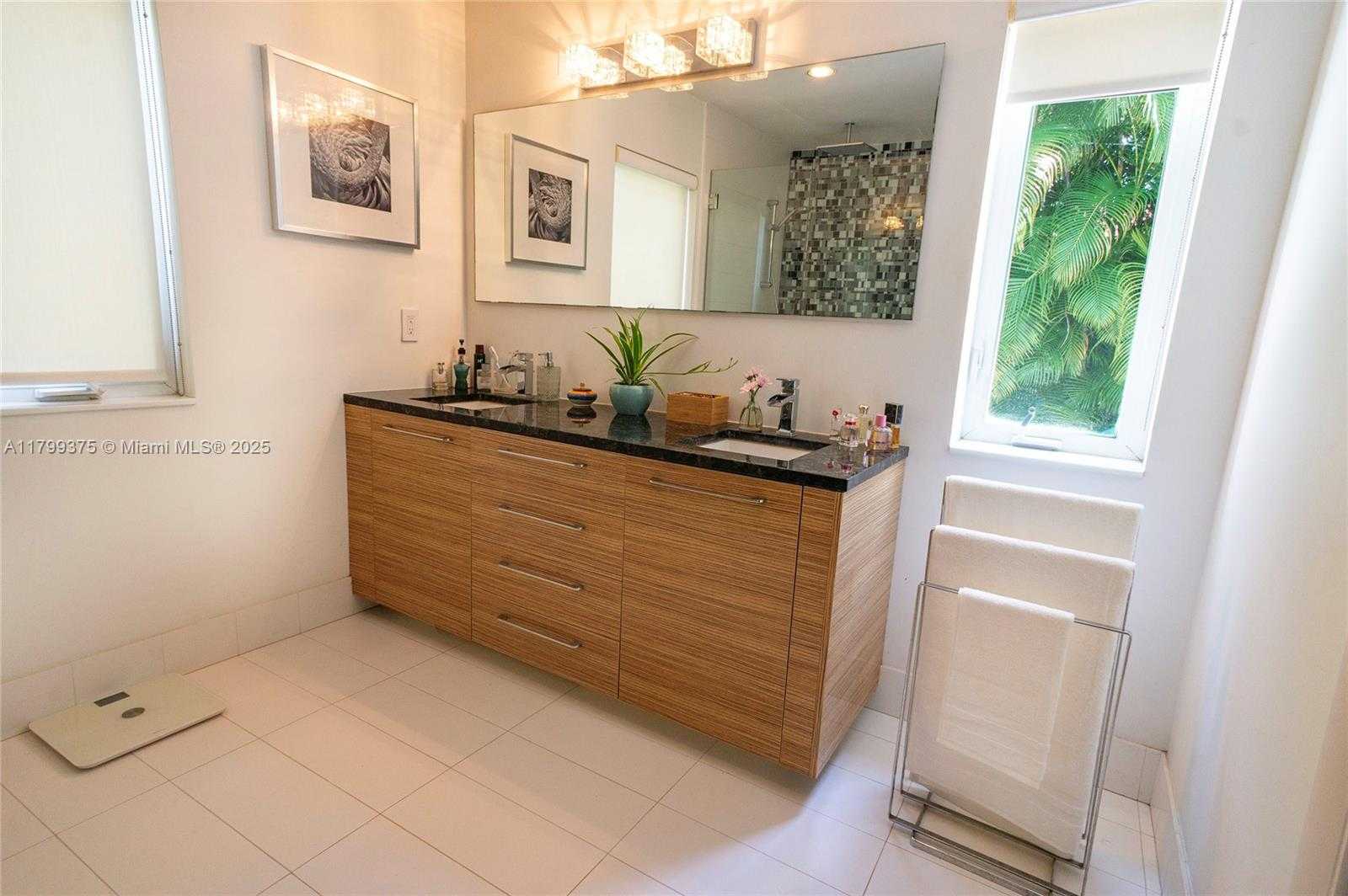 Small Image of 246 NORTH EAST 92ND ST, Miami Shores Number 14