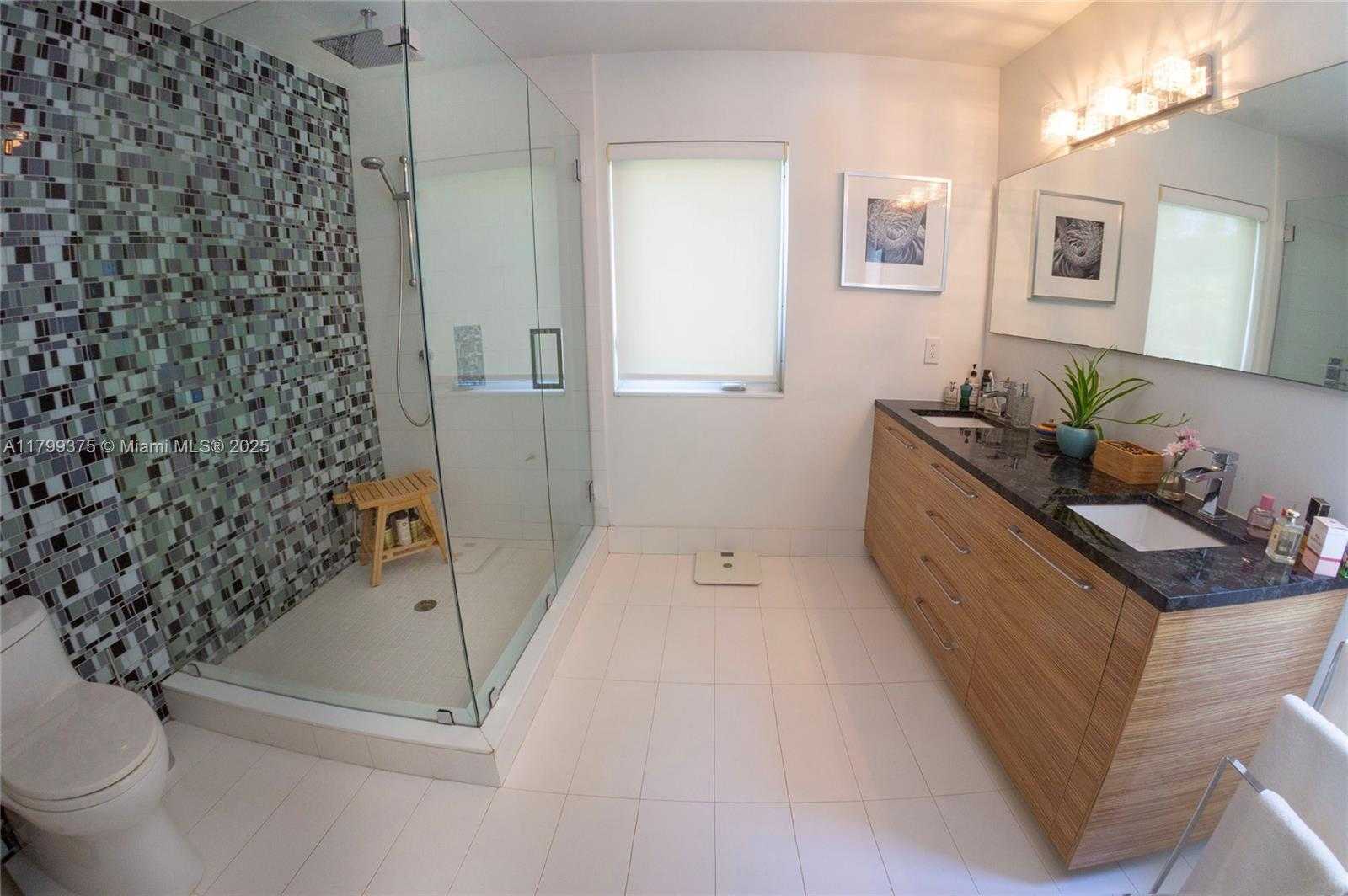Small Image of 246 NORTH EAST 92ND ST, Miami Shores Number 15
