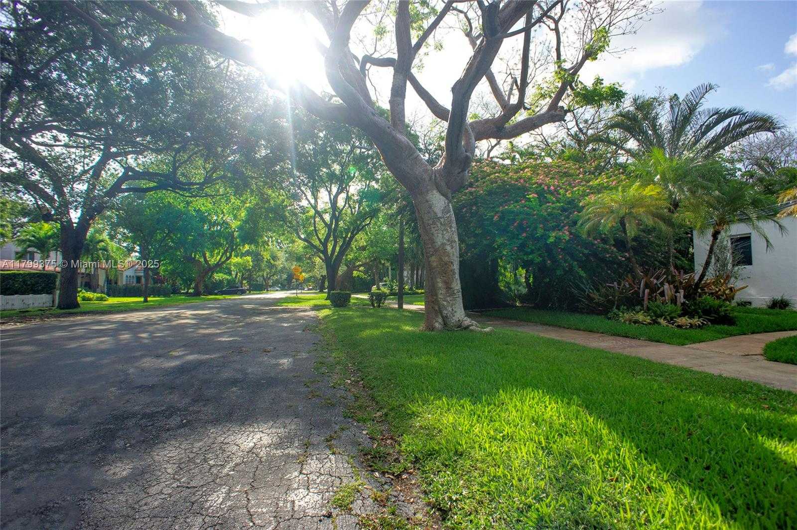Small Image of 246 NORTH EAST 92ND ST, Miami Shores Number 31