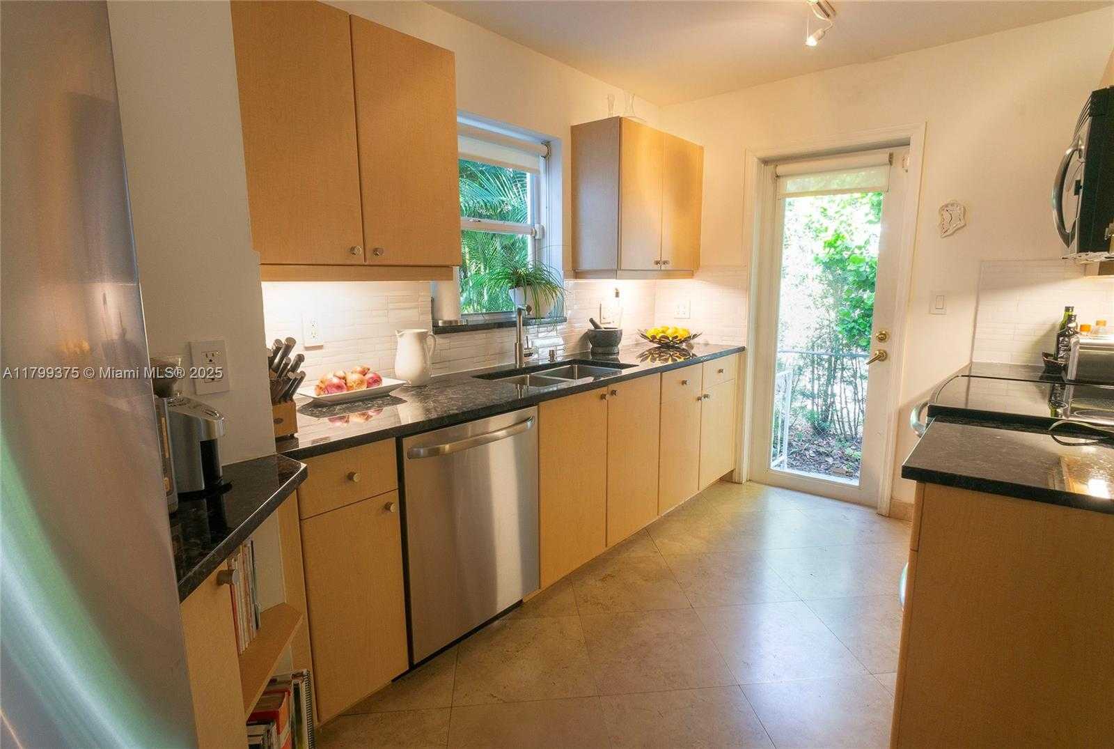 Small Image of 246 NORTH EAST 92ND ST, Miami Shores Number 9