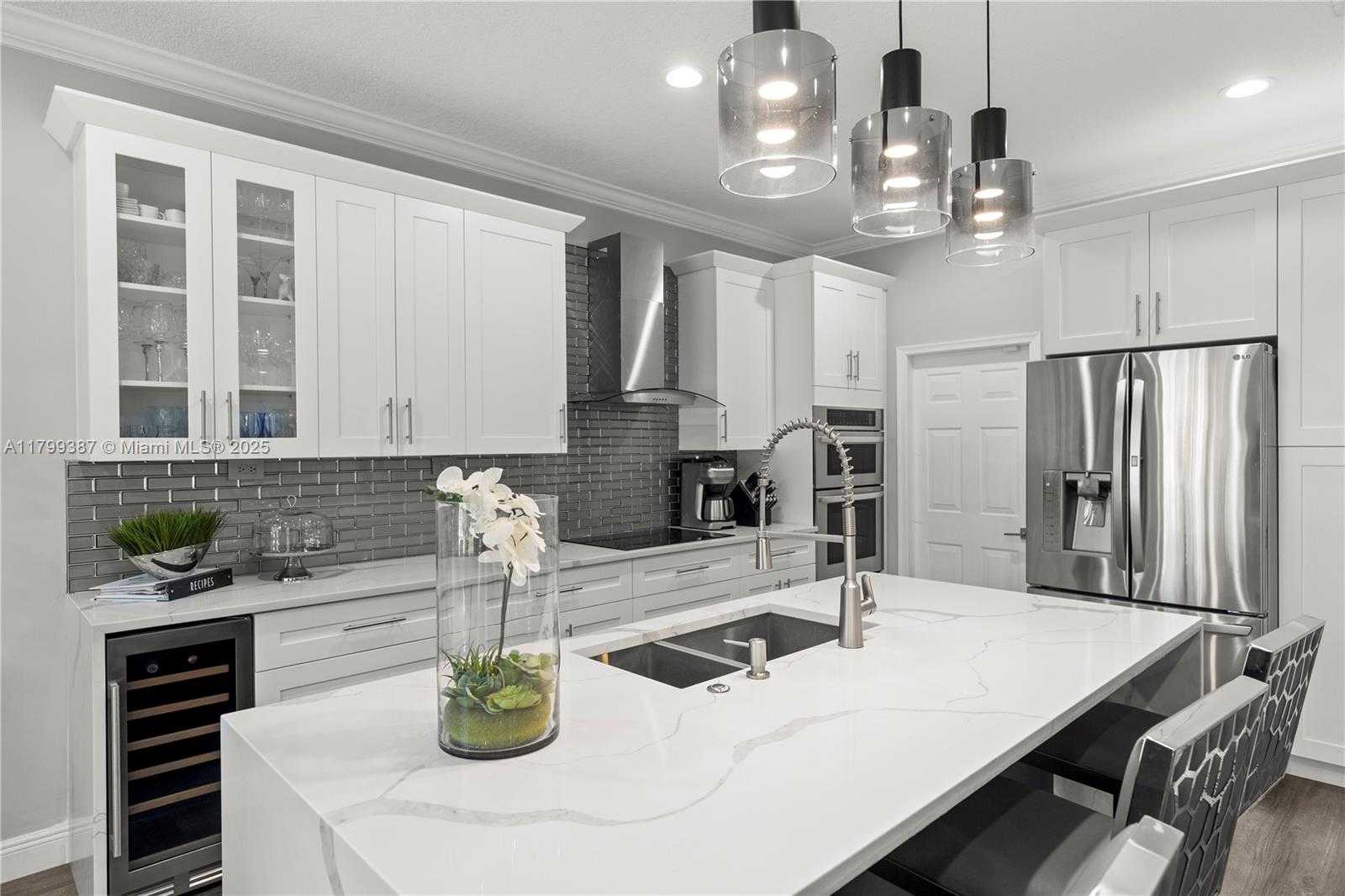 Small Image of 5854 EAGLE CAY CIR, Coconut Creek Number 10