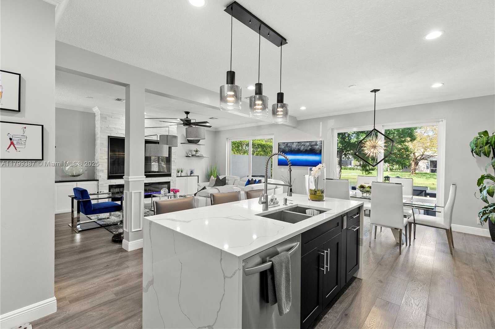 Small Image of 5854 EAGLE CAY CIR, Coconut Creek Number 12