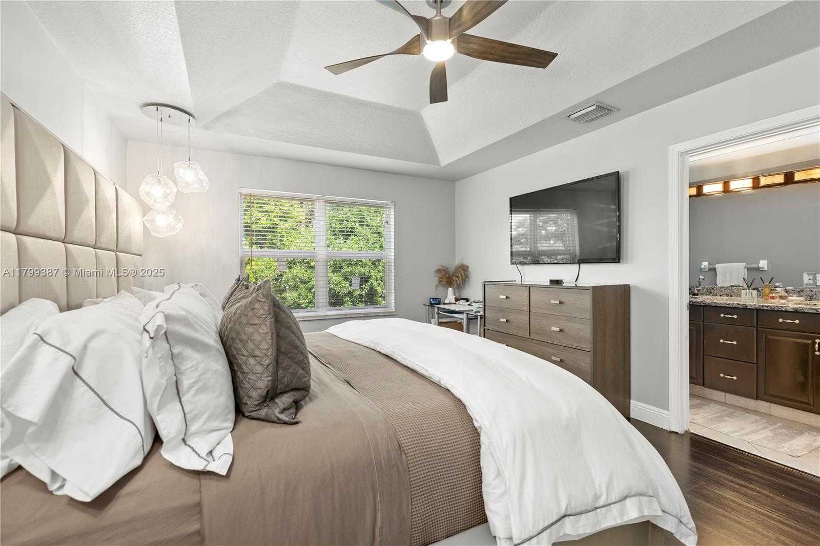 Small Image of 5854 EAGLE CAY CIR, Coconut Creek Number 27