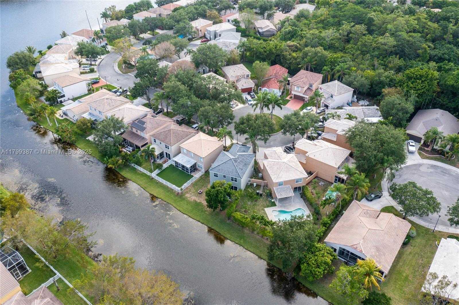Small Image of 5854 EAGLE CAY CIR, Coconut Creek Number 41