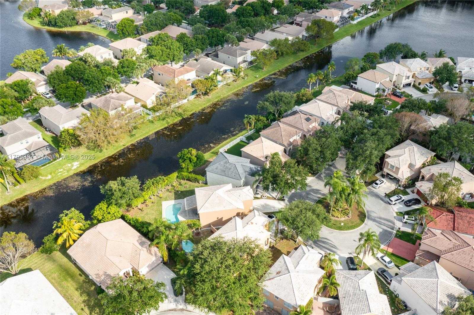 Small Image of 5854 EAGLE CAY CIR, Coconut Creek Number 46