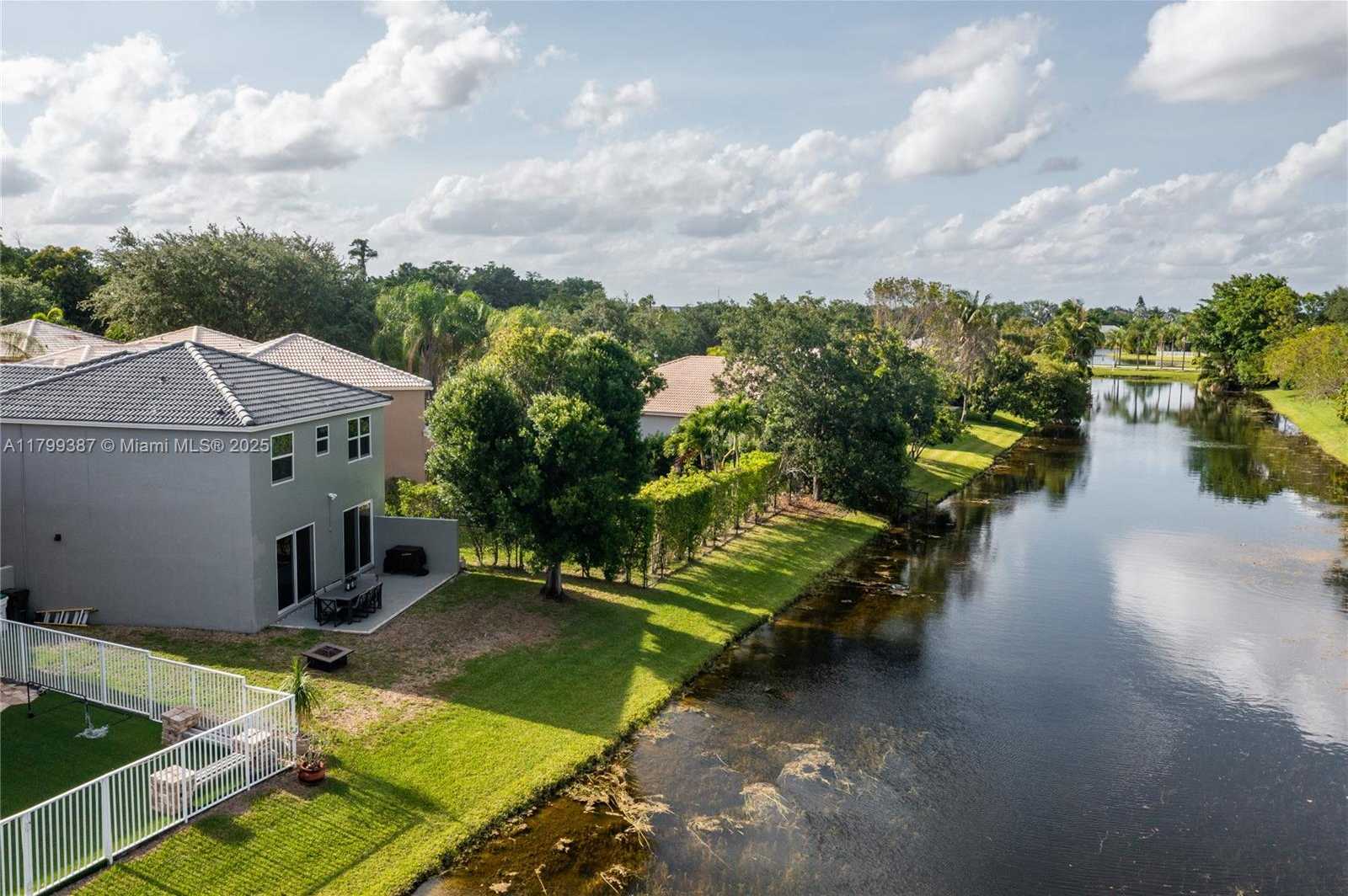 Small Image of 5854 EAGLE CAY CIR, Coconut Creek Number 47