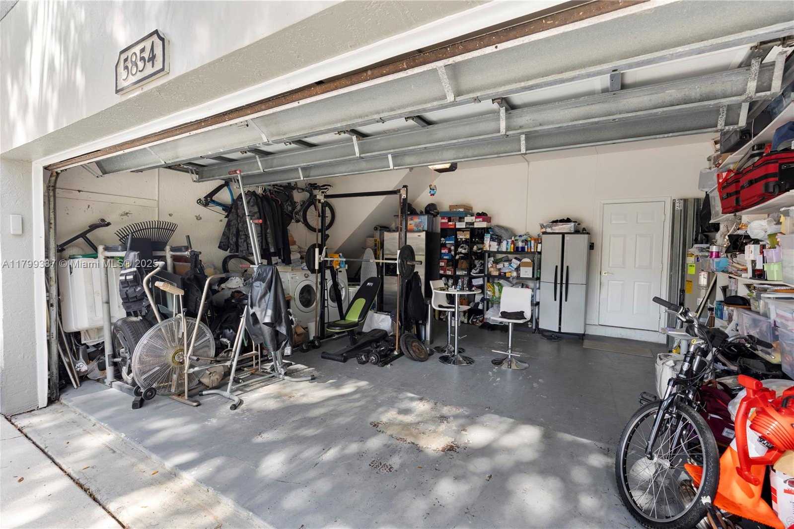 Small Image of 5854 EAGLE CAY CIR, Coconut Creek Number 48